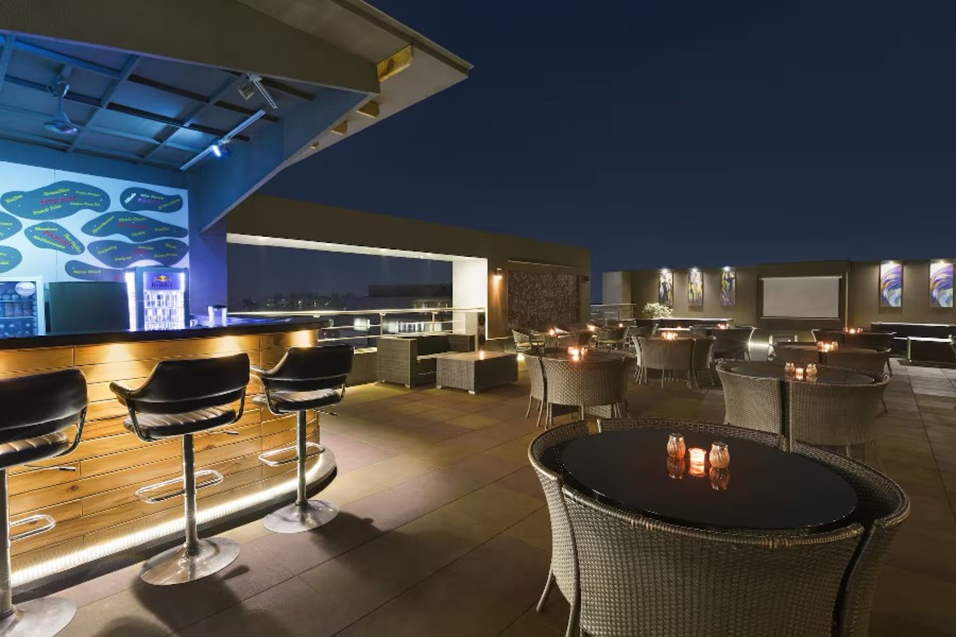 black and white bed linen