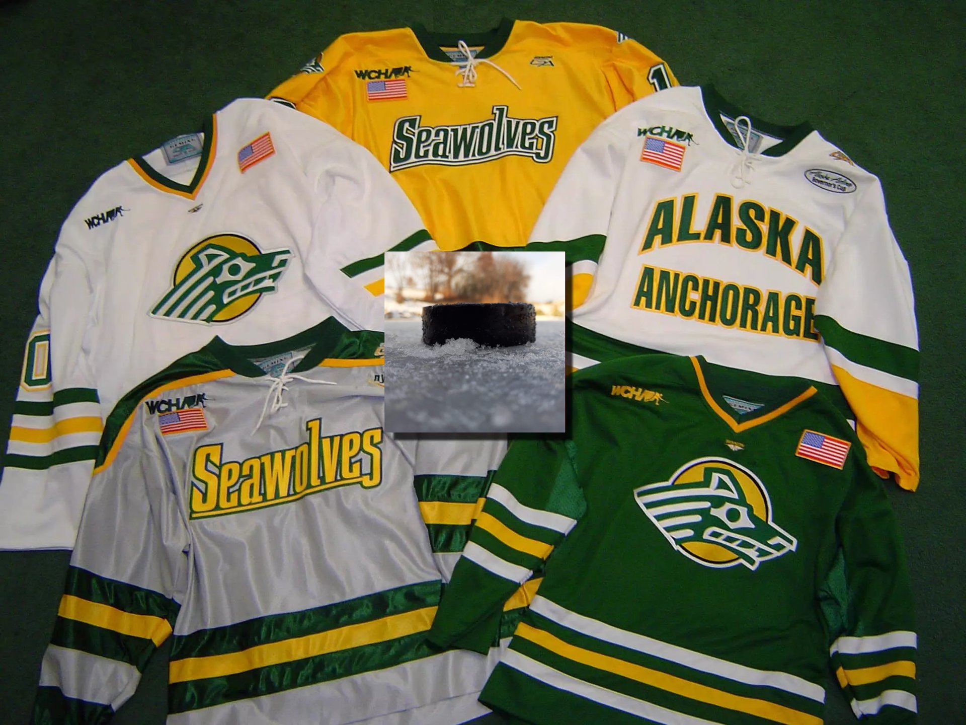 gray computer monitor