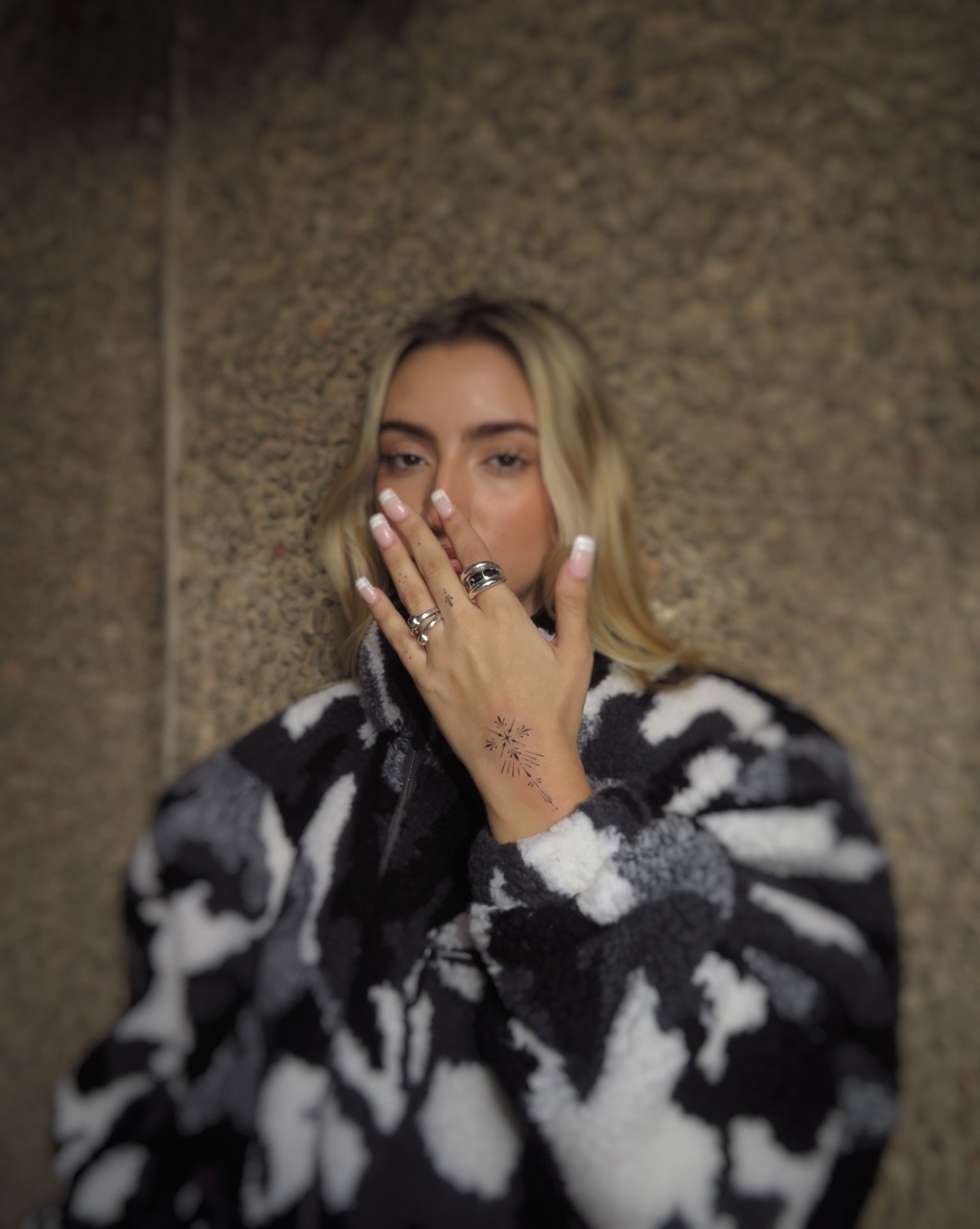 black and white bed linen