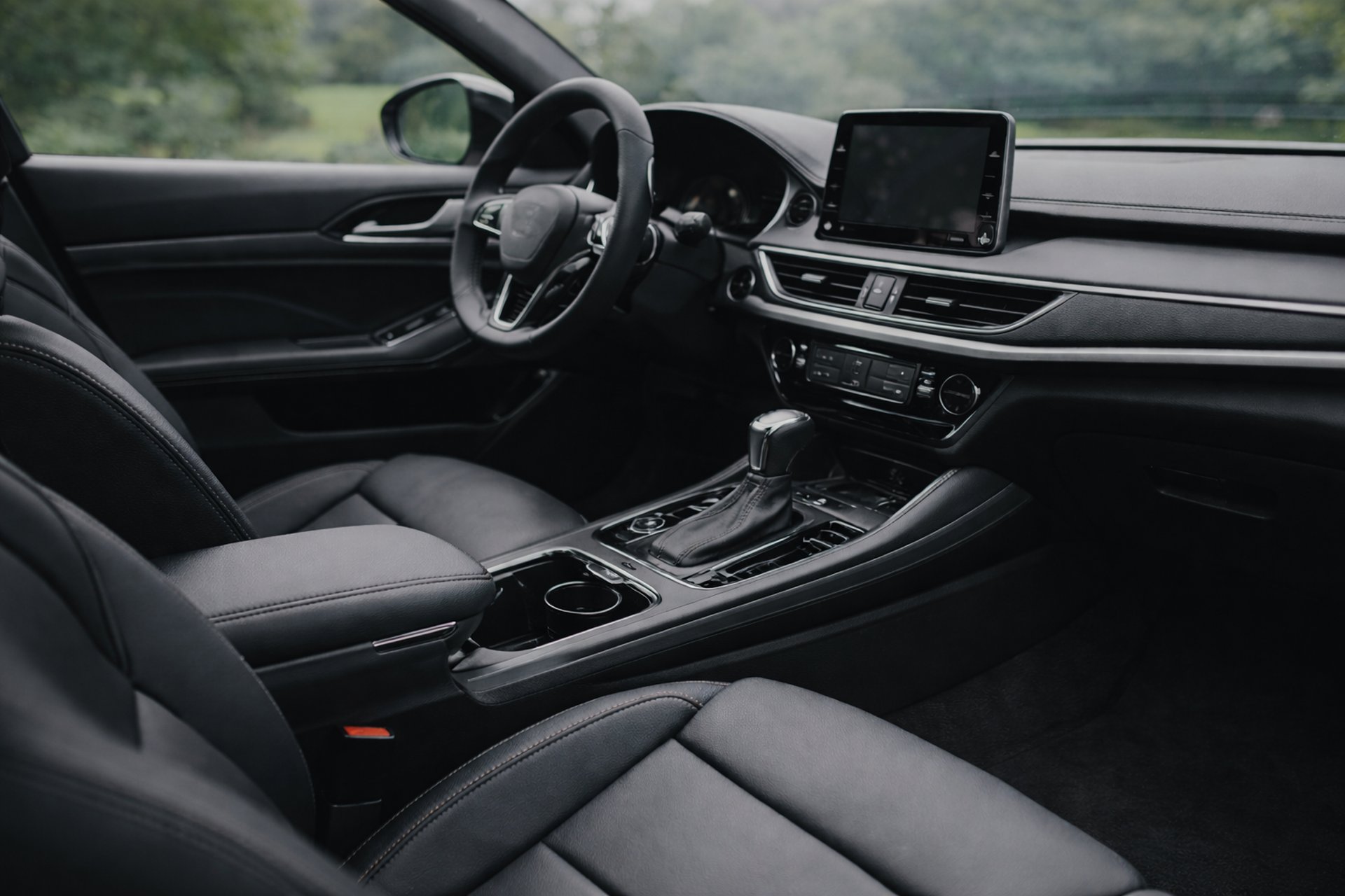 gray computer monitor