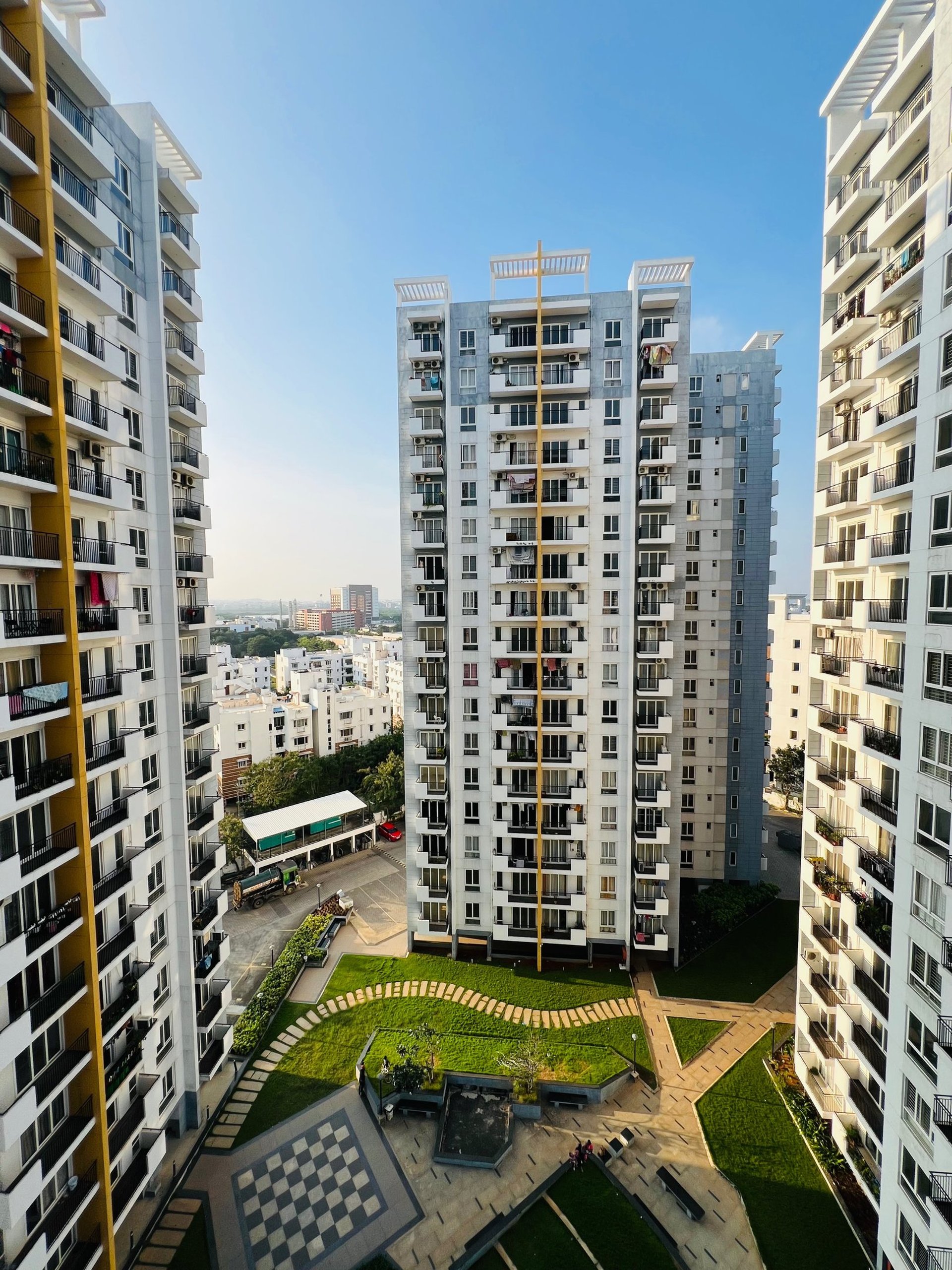 black and white bed linen