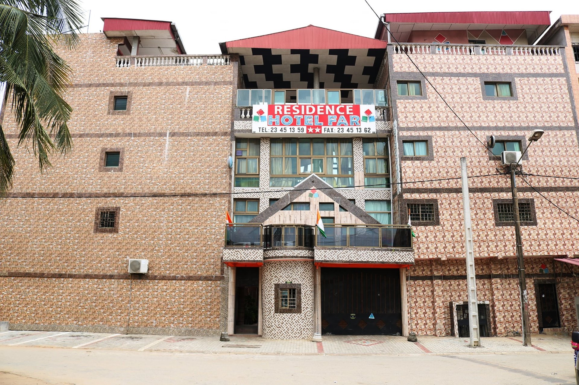 black and white bed linen