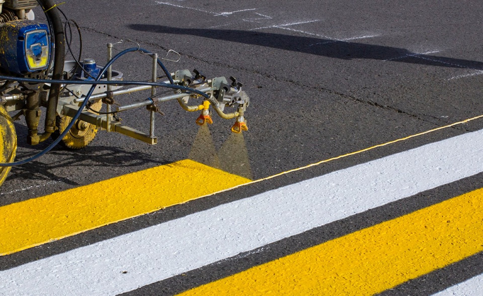 black and white bed linen