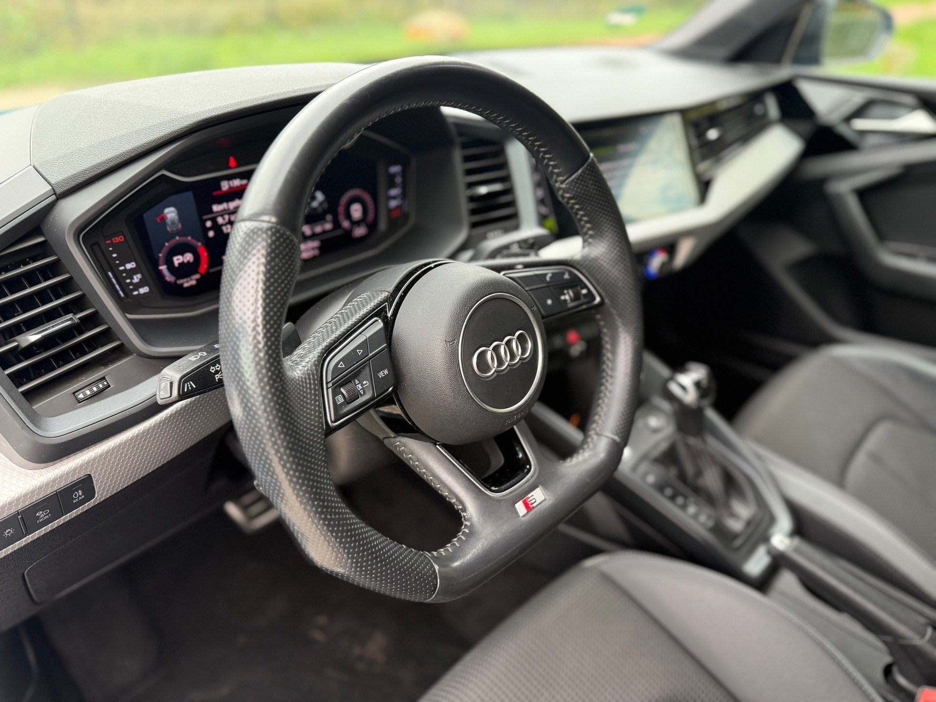 gray computer monitor