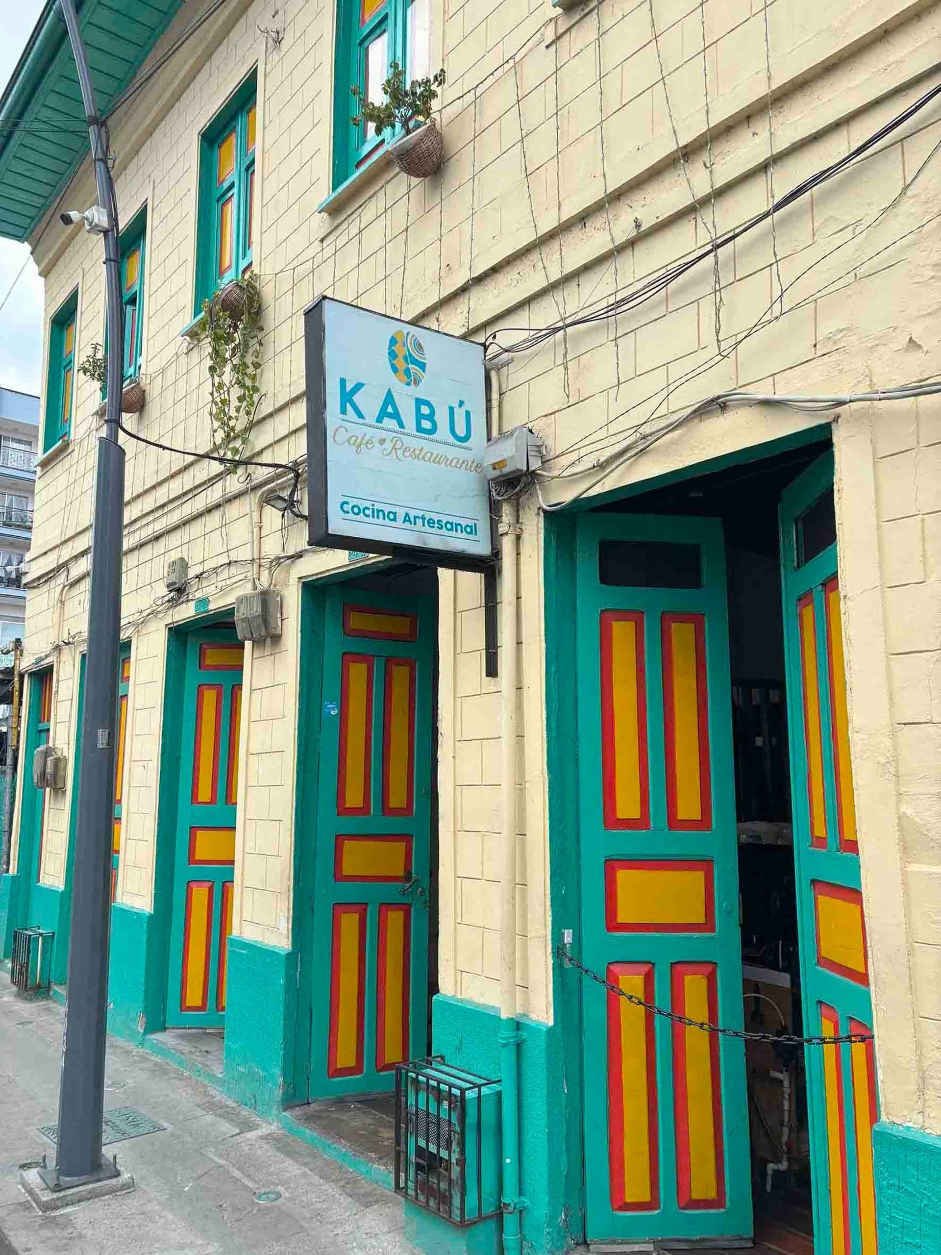 gray computer monitor