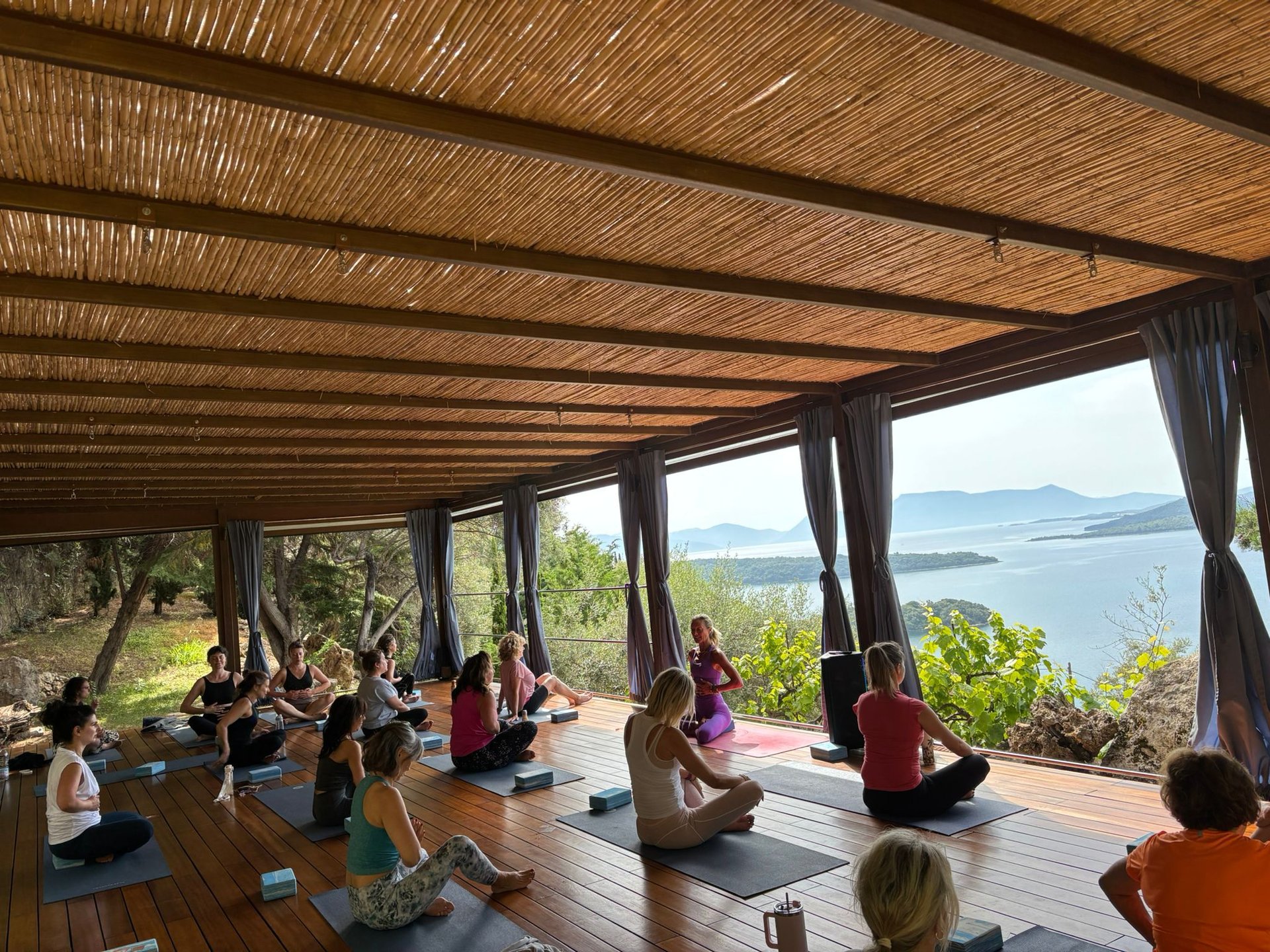 black and white bed linen