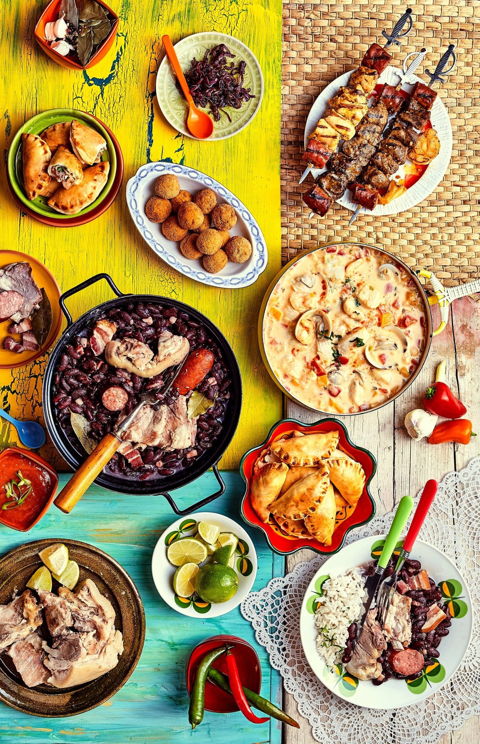 black and white bed linen