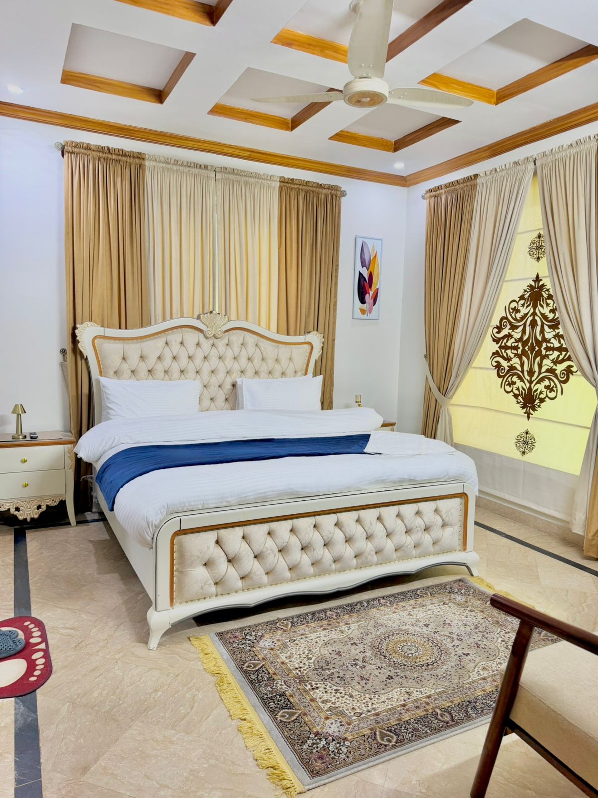 black and white bed linen