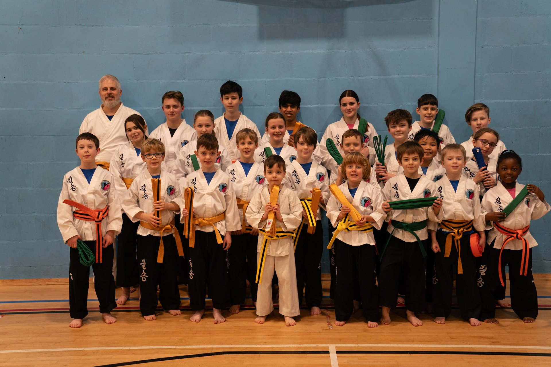 gray computer monitor