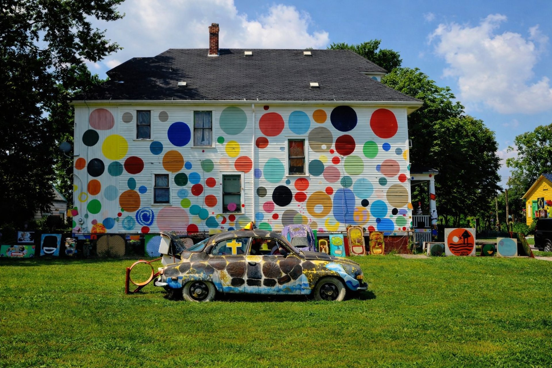 gray computer monitor