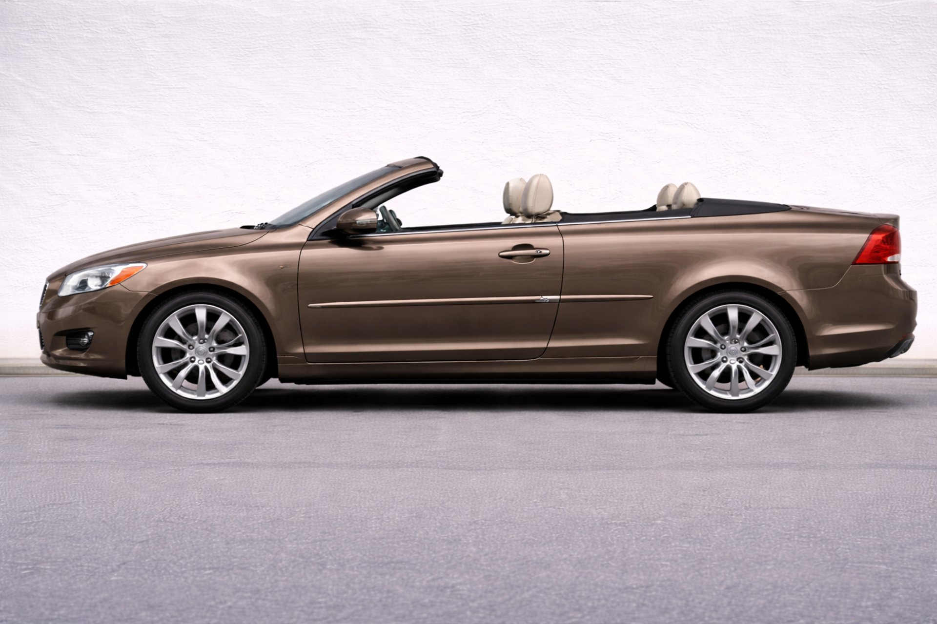 an abstract photo of a curved building with a blue sky in the background