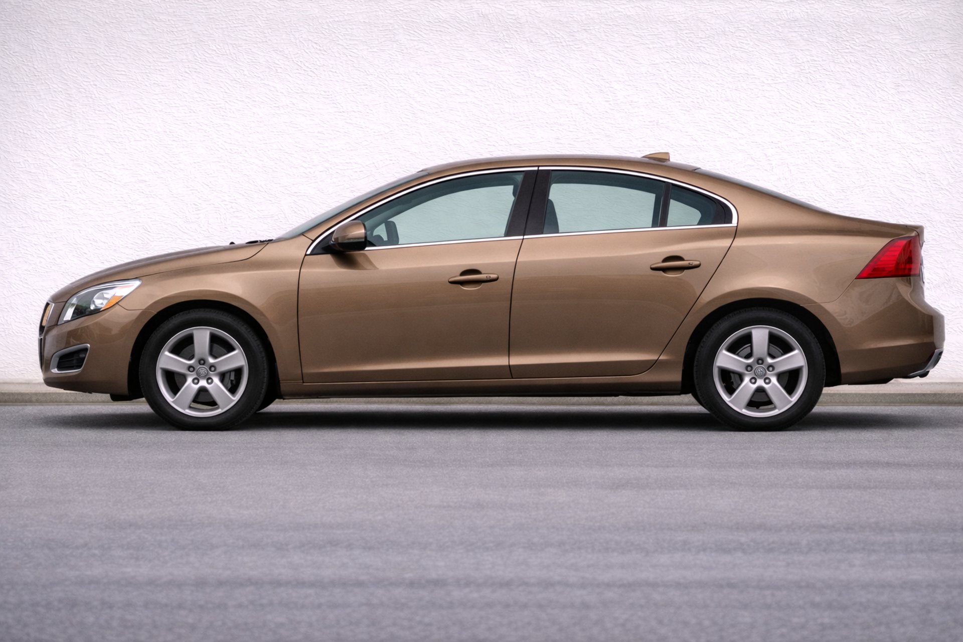 an abstract photo of a curved building with a blue sky in the background