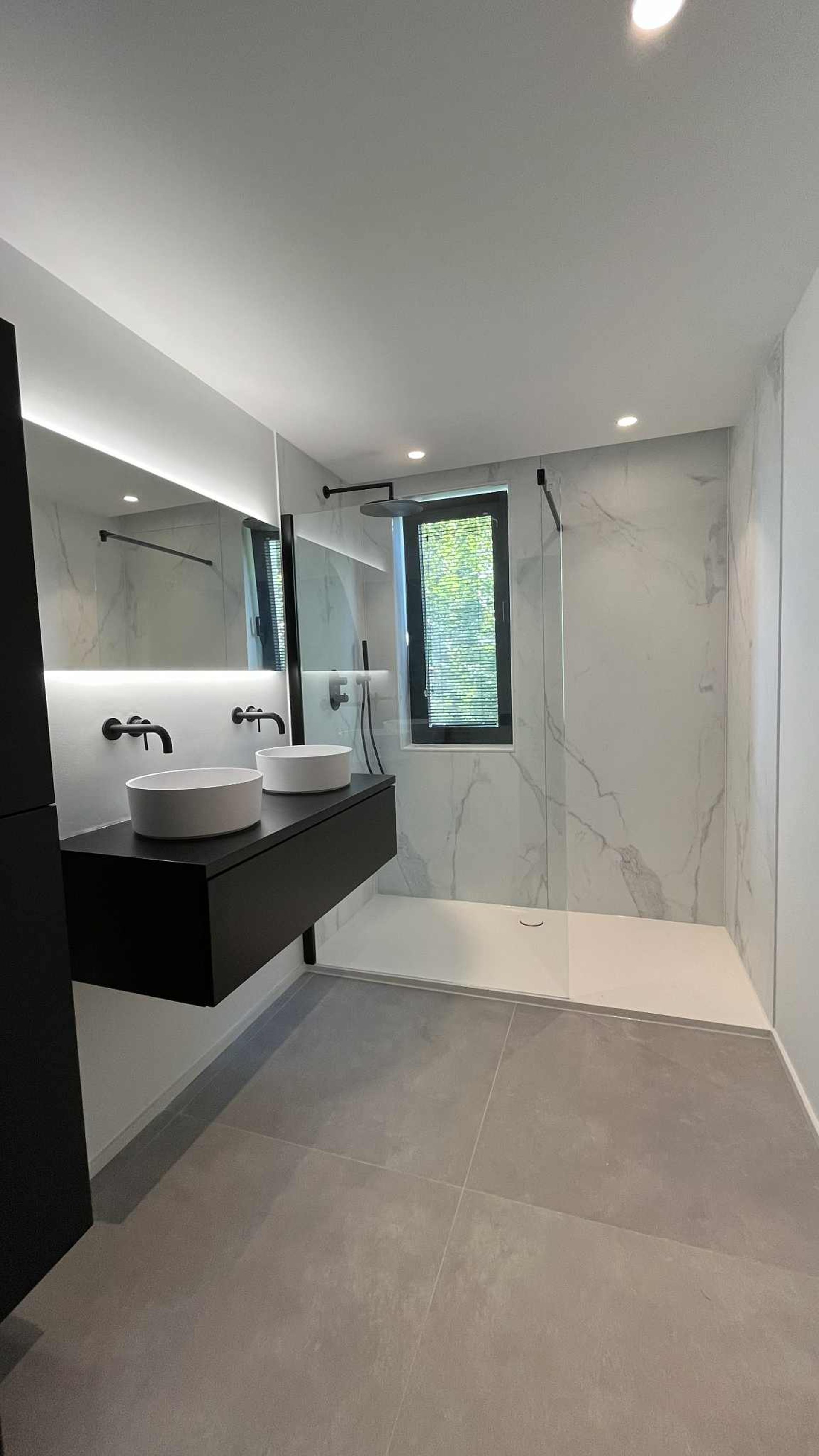 black and white bed linen