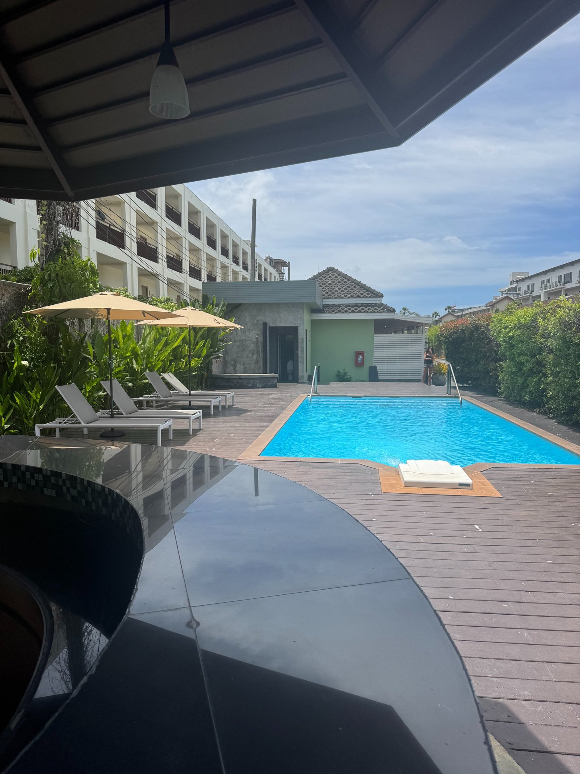 black and white bed linen