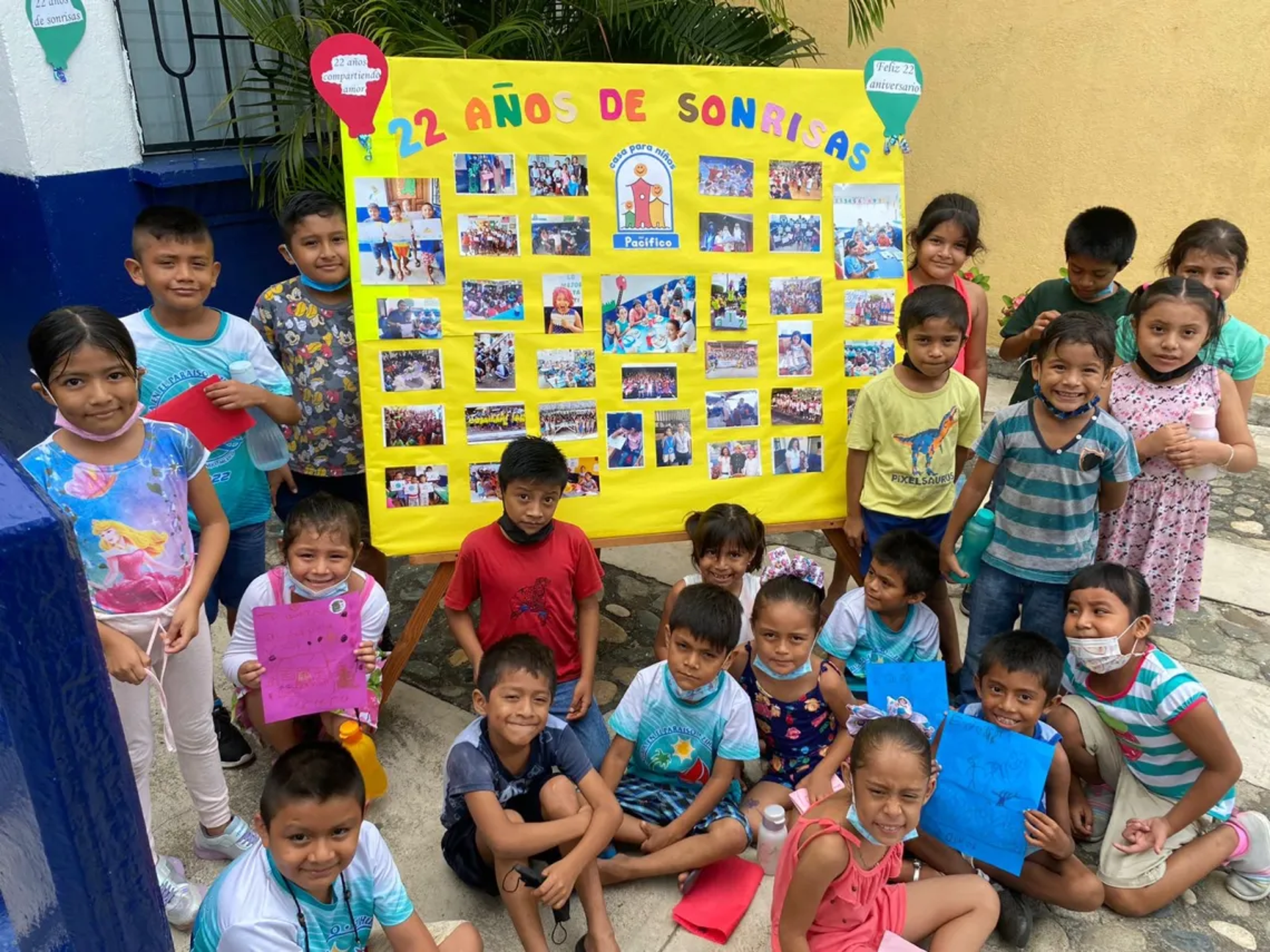 gray computer monitor