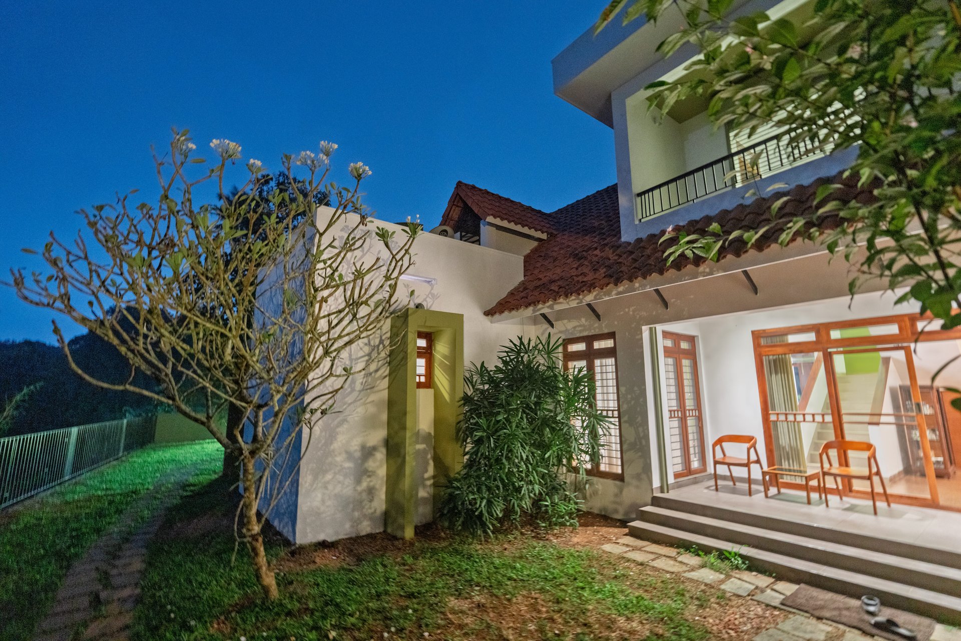 black and brown leather padded tub sofa