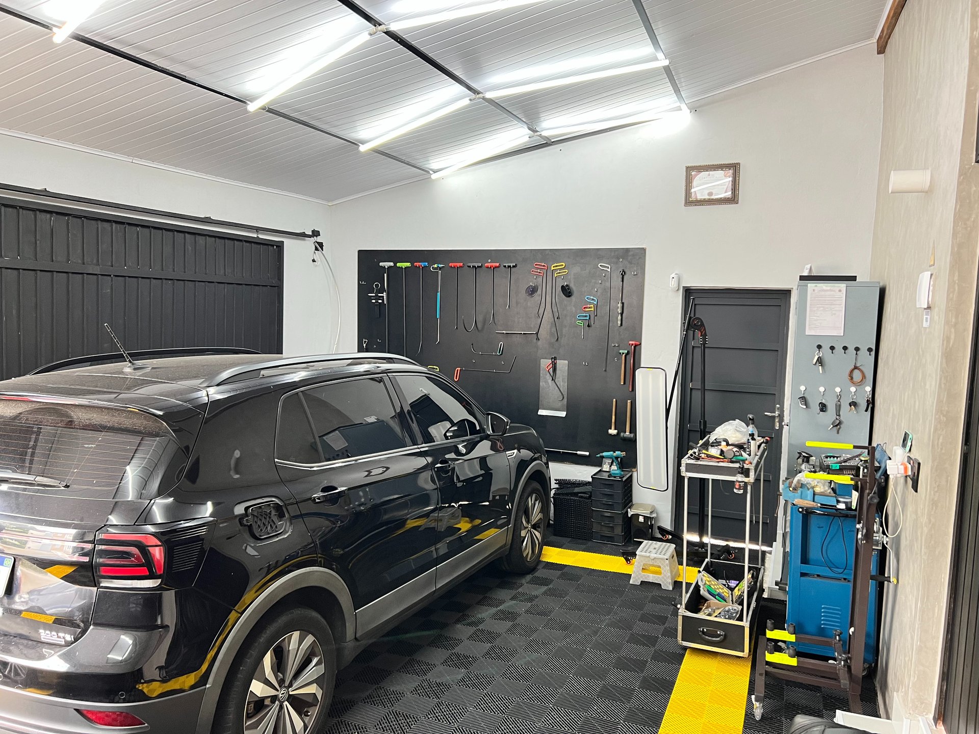 black and brown leather padded tub sofa