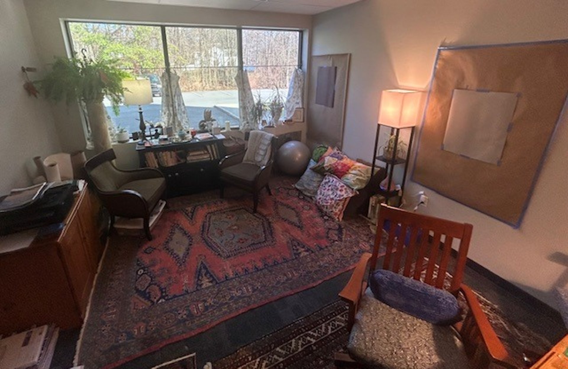 gray computer monitor