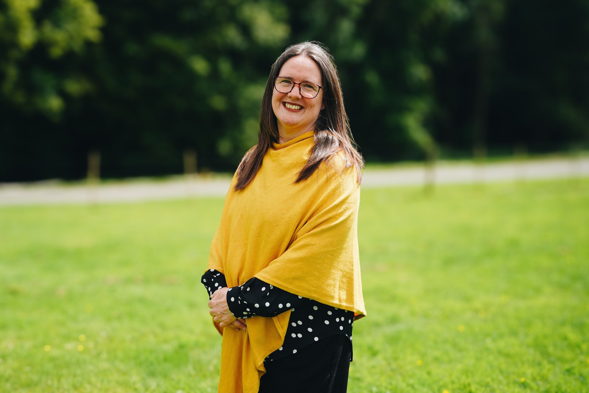 gray computer monitor