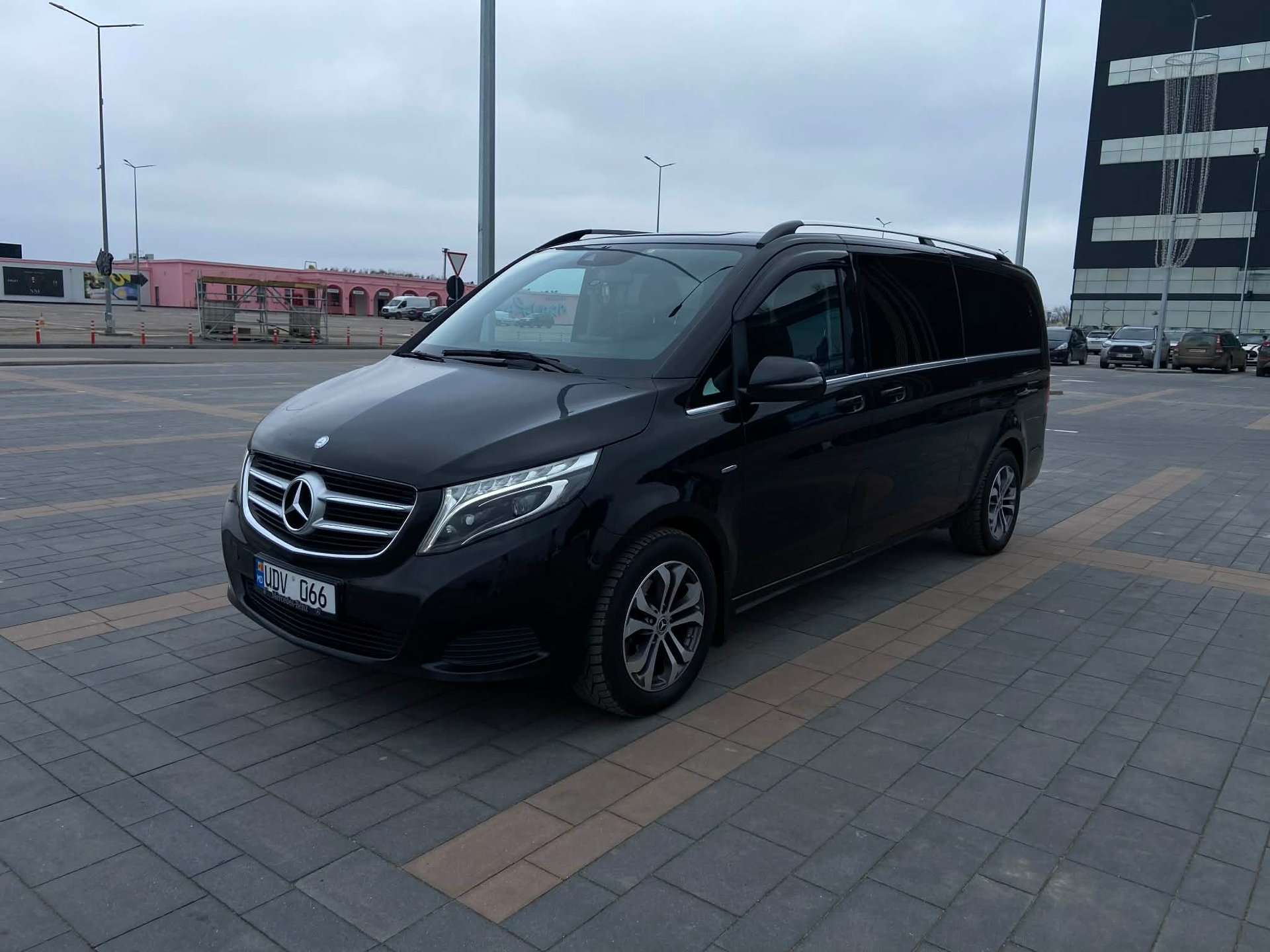 gray computer monitor