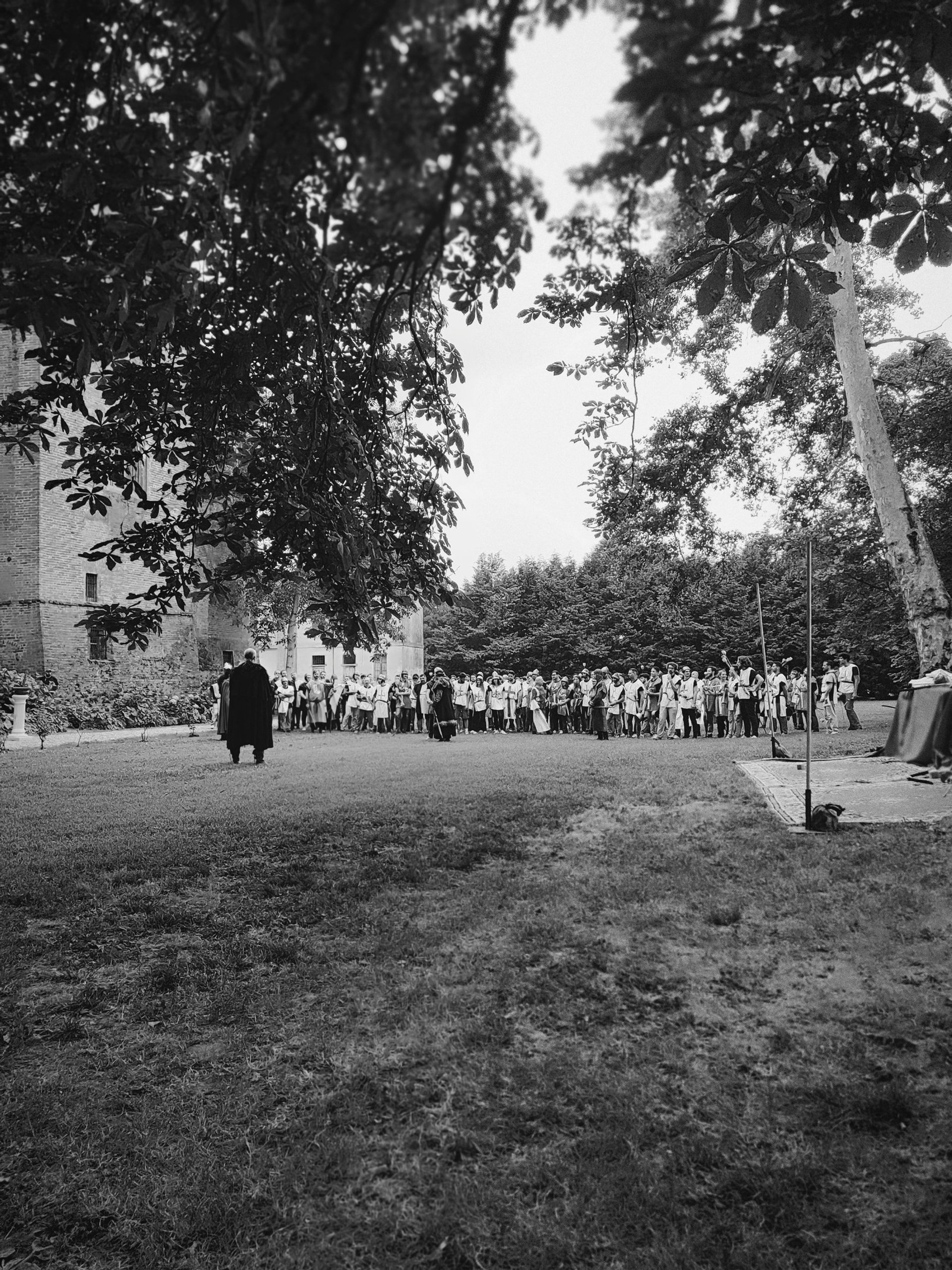 black and white bed linen