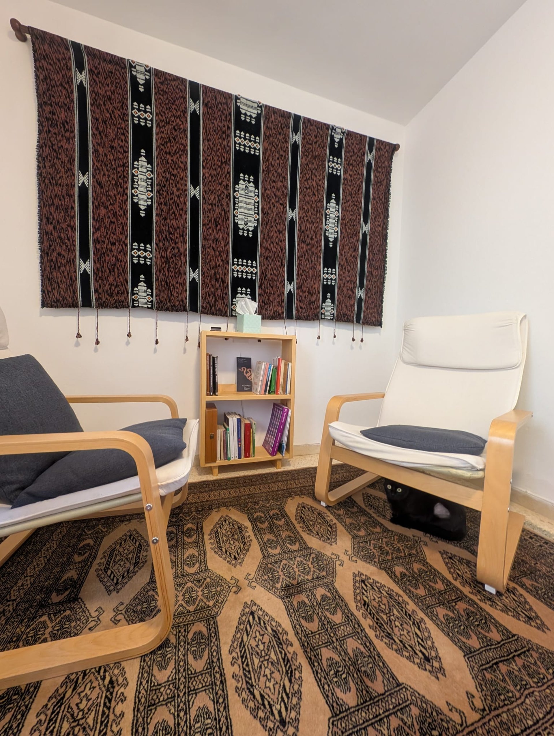 gray computer monitor