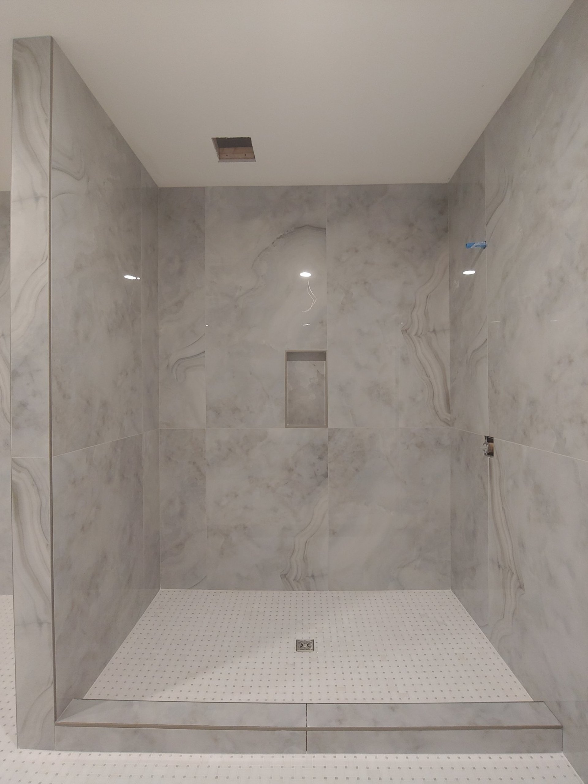 black and white bed linen