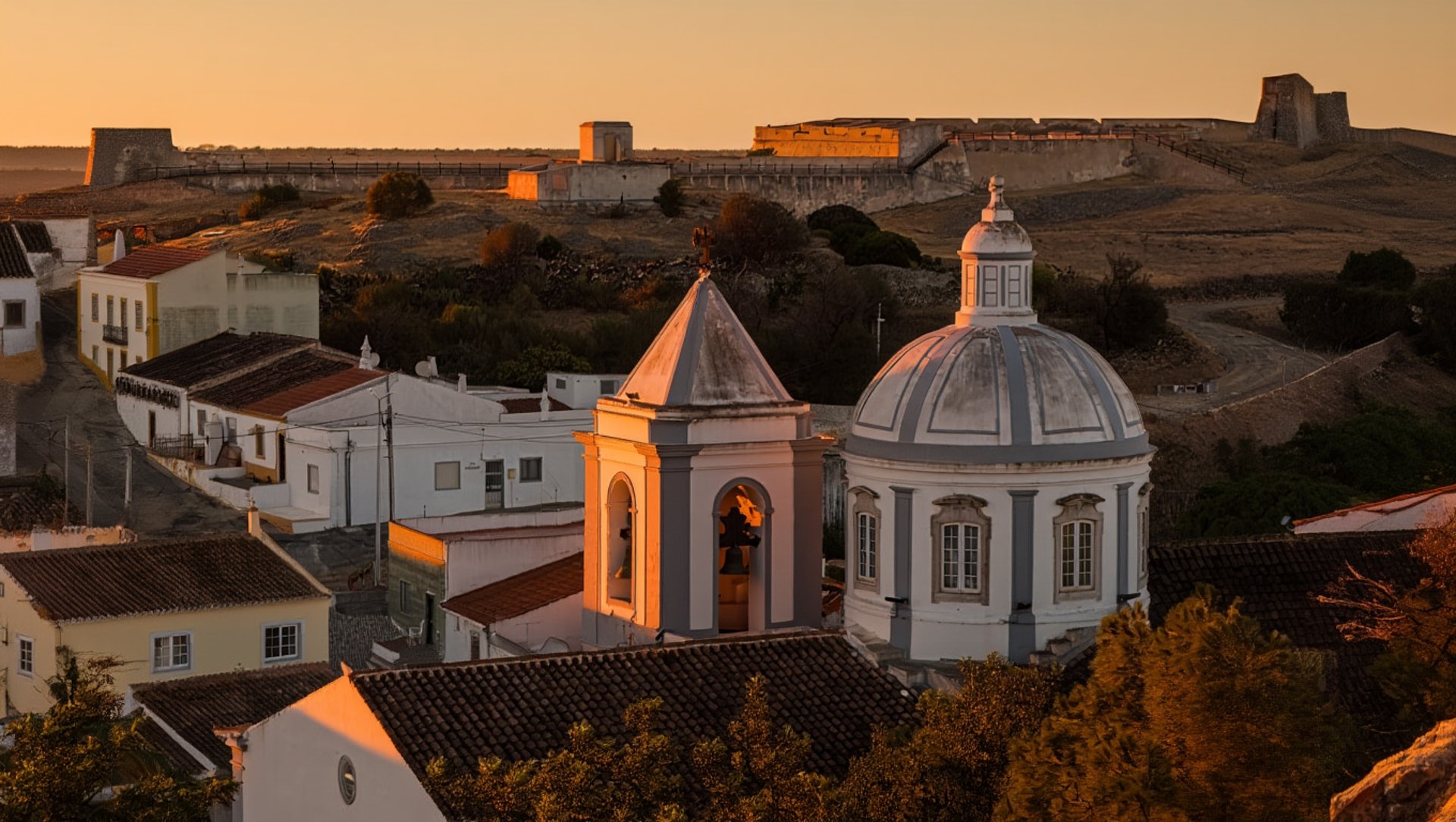 A view of the top of the cathedral and the fort of Castro Marim