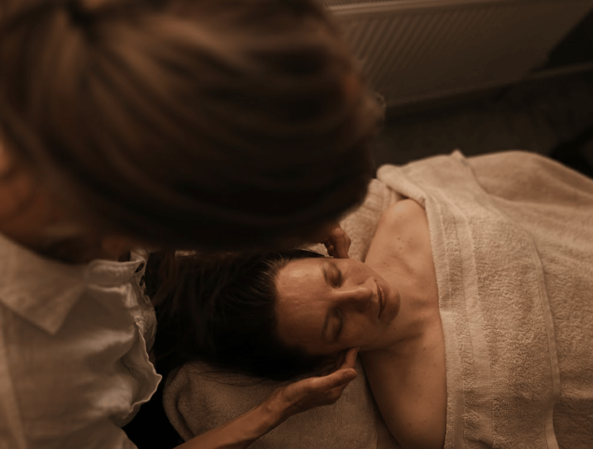 black and white bed linen