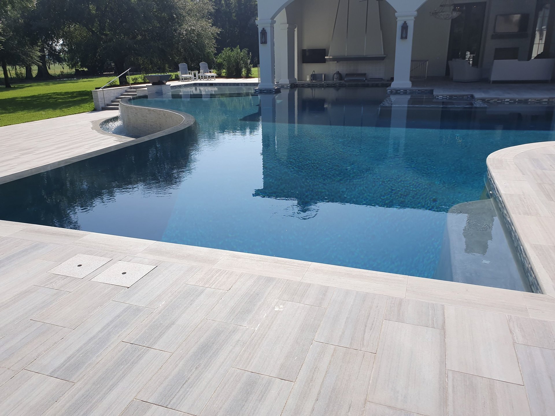 black and white bed linen