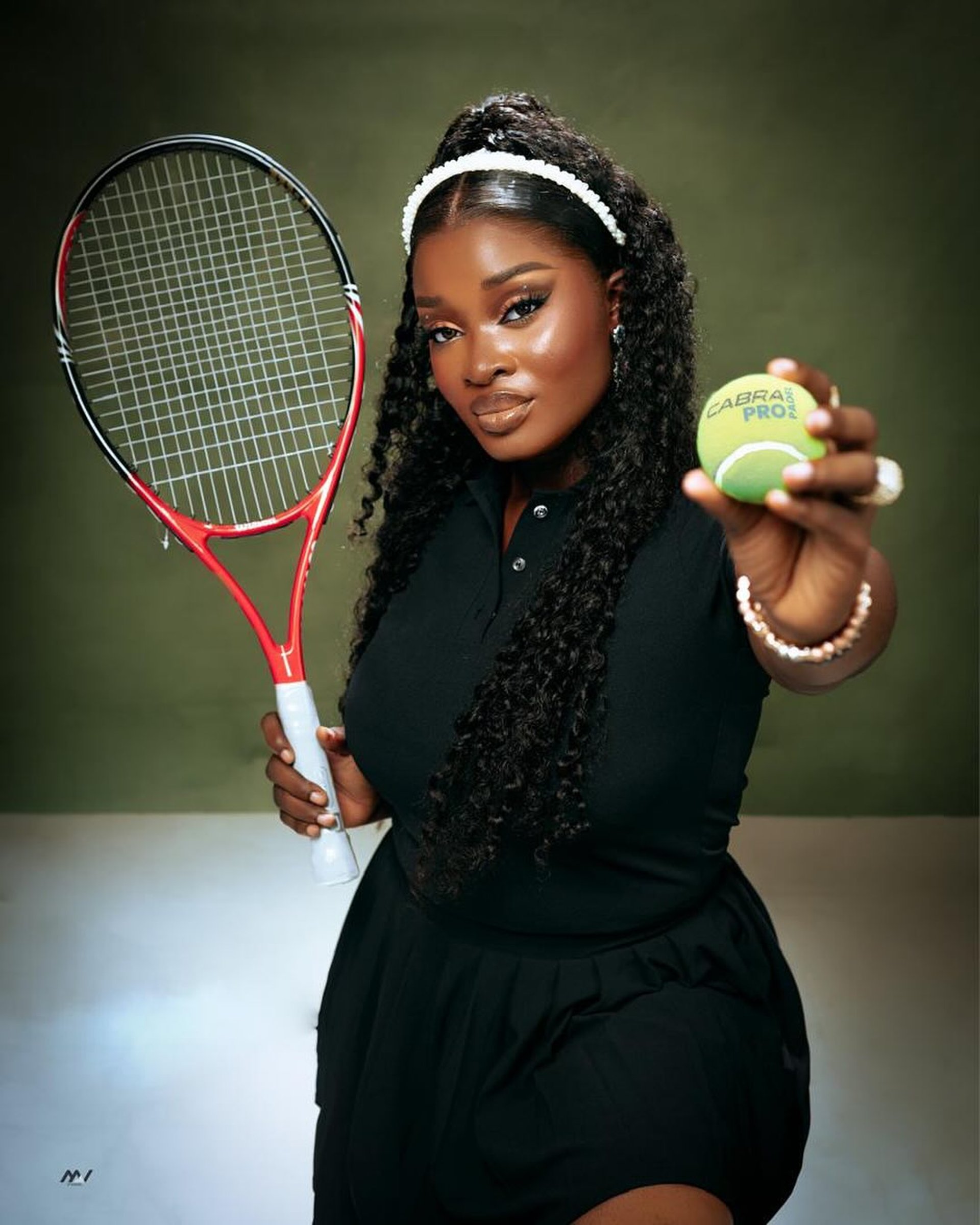 gray computer monitor