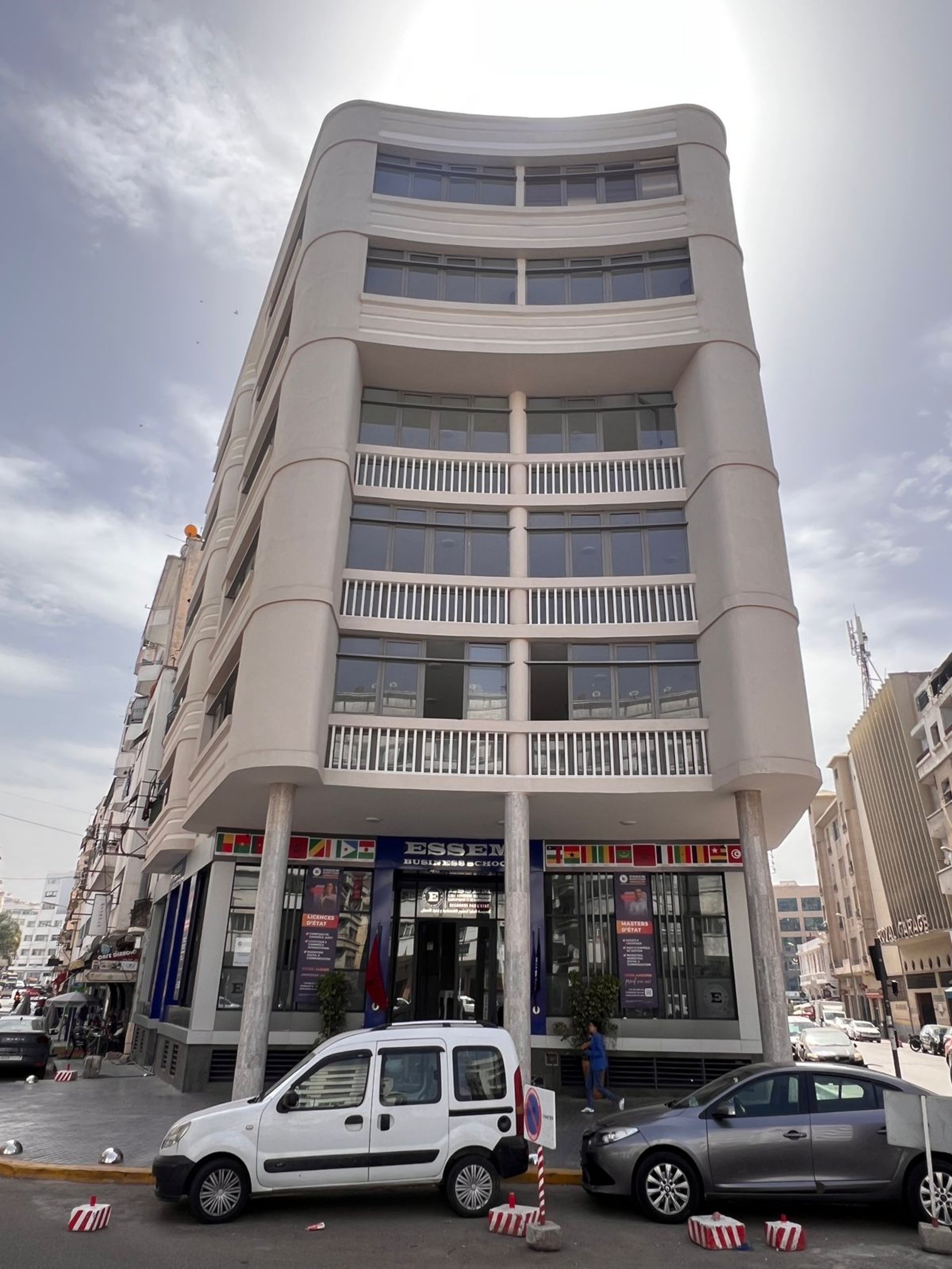 gray computer monitor