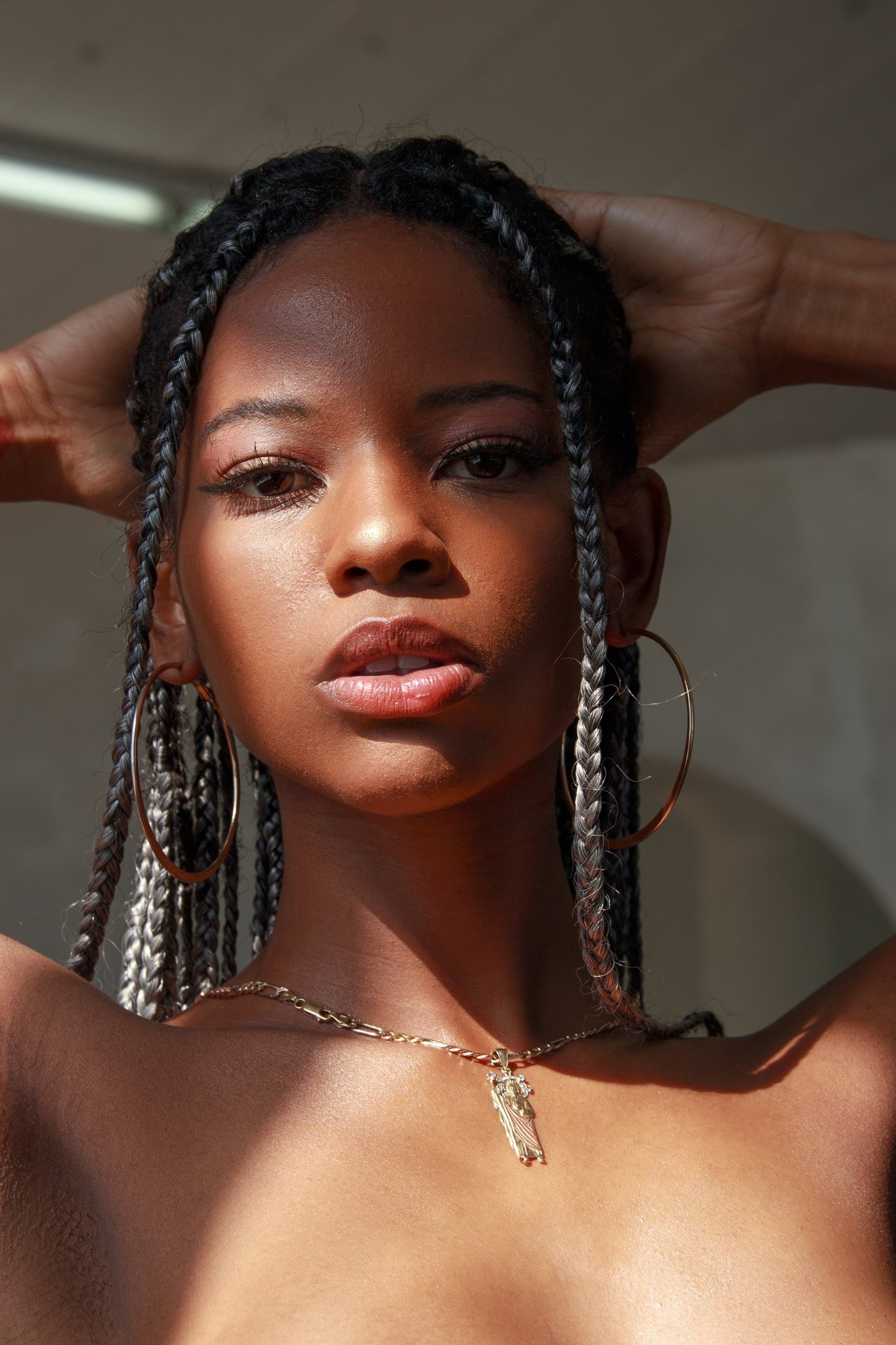 gray computer monitor