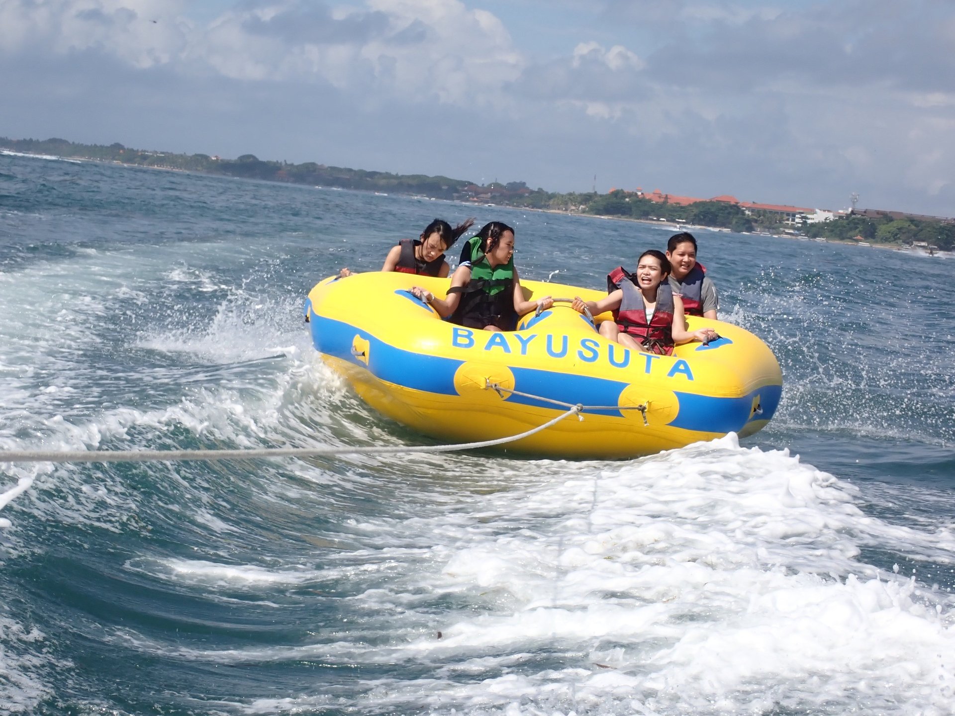 black and white bed linen