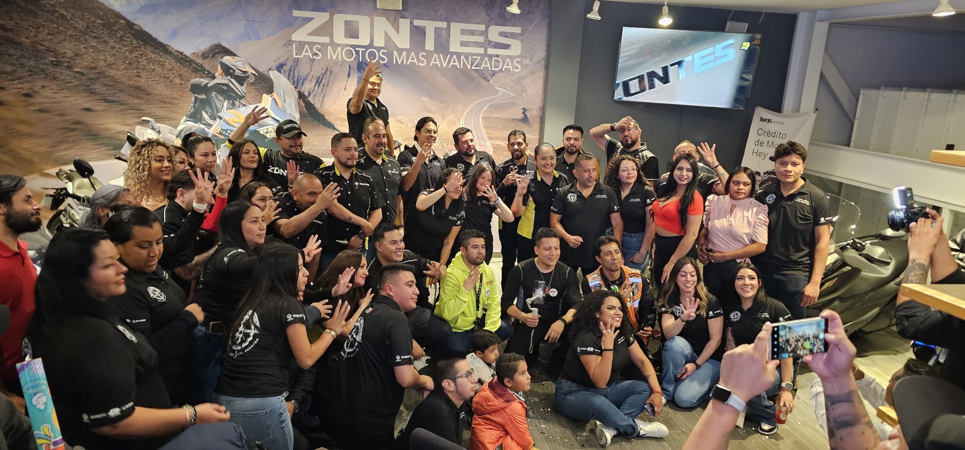 gray computer monitor