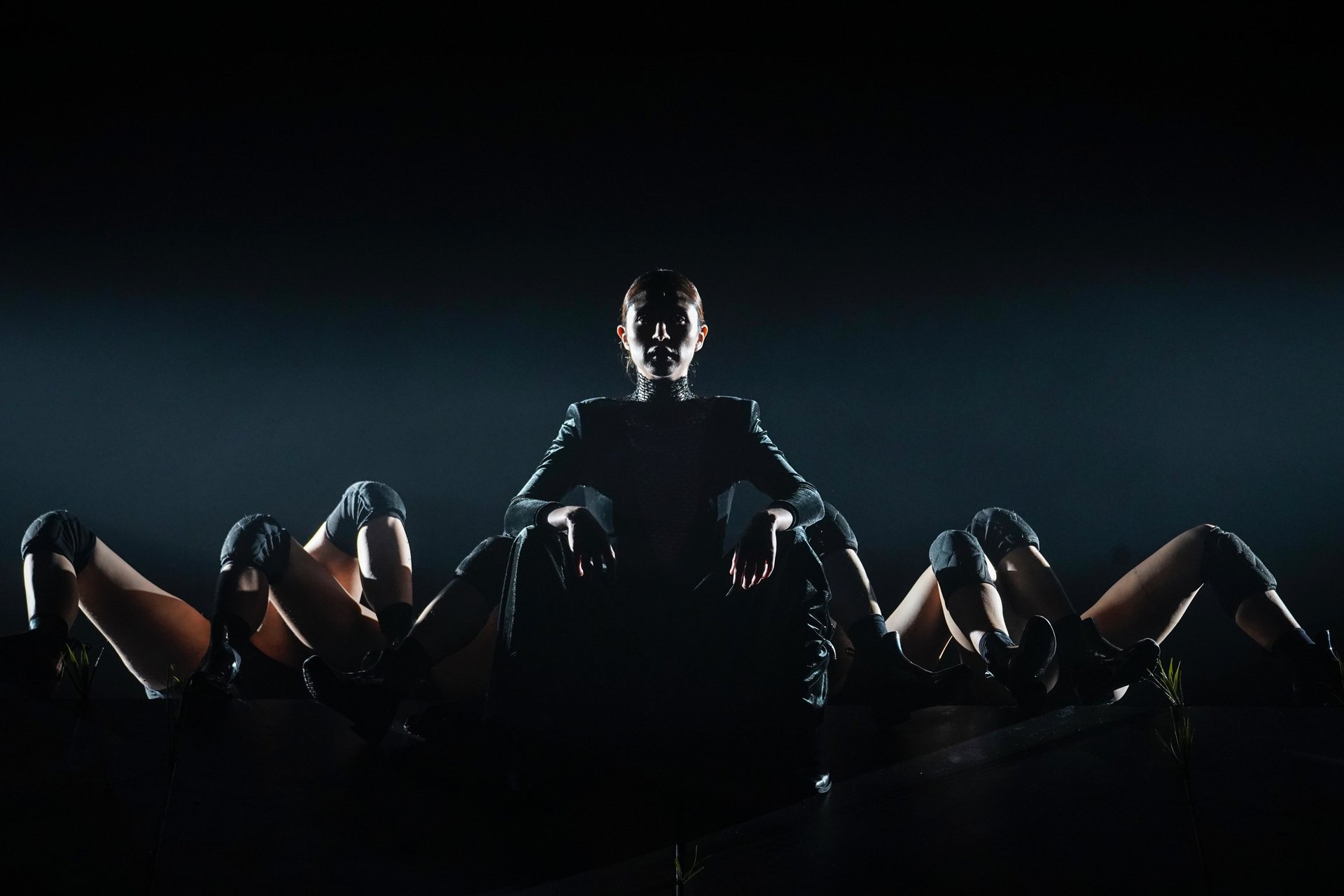 black and white bed linen