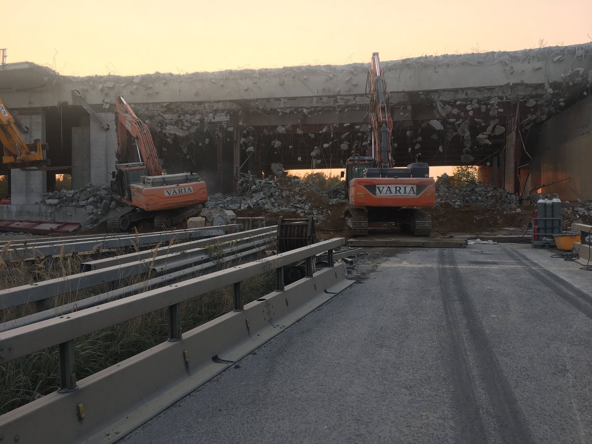 black and brown leather padded tub sofa
