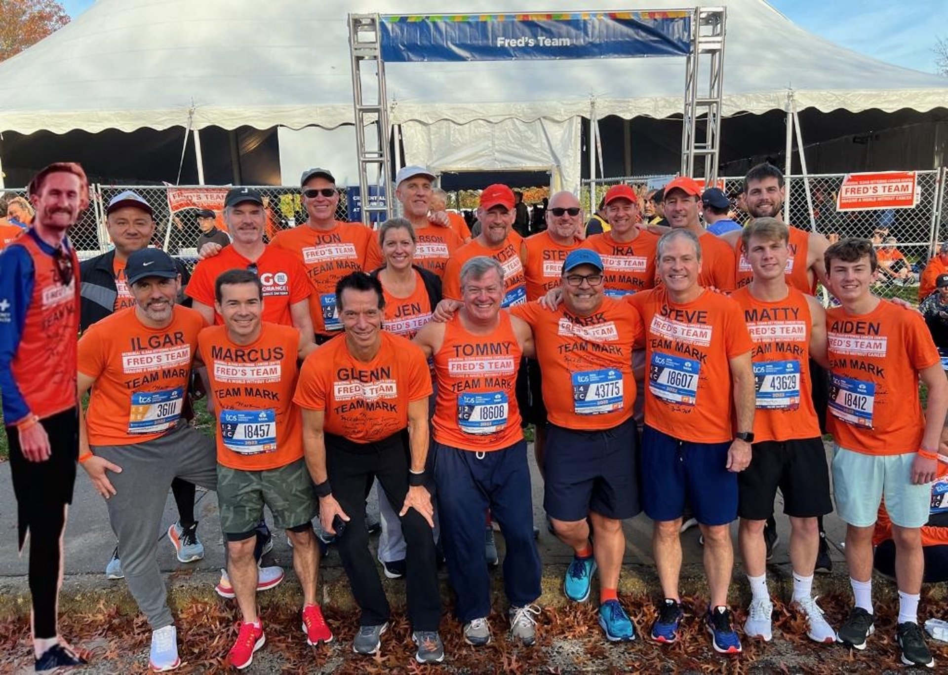 gray computer monitor