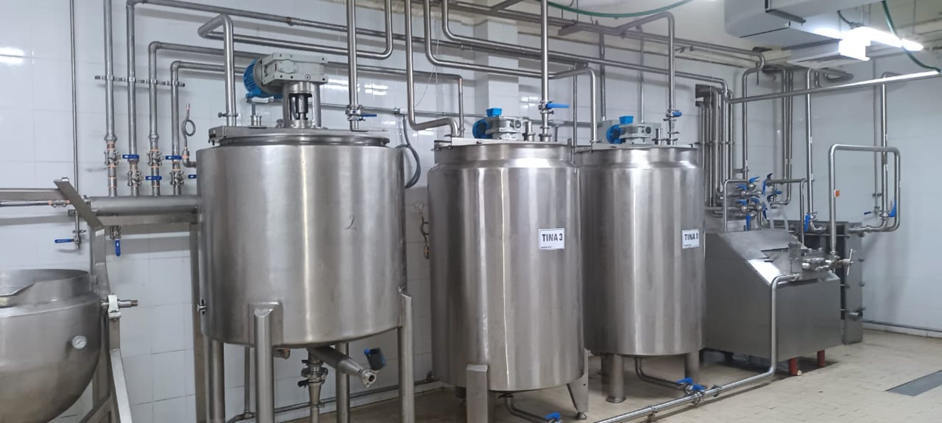 black and brown leather padded tub sofa