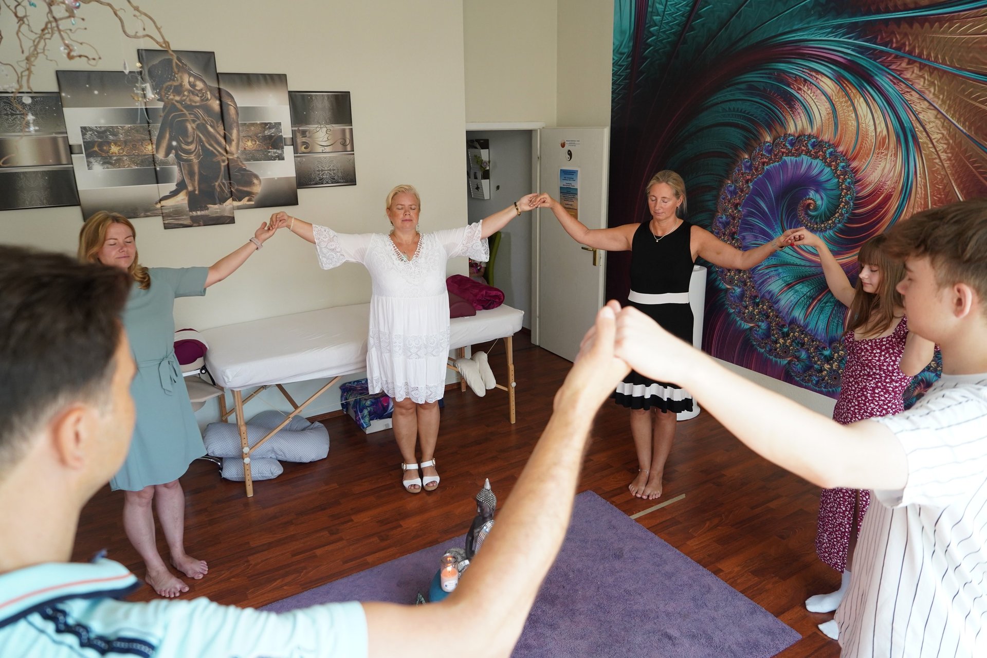 black and white bed linen