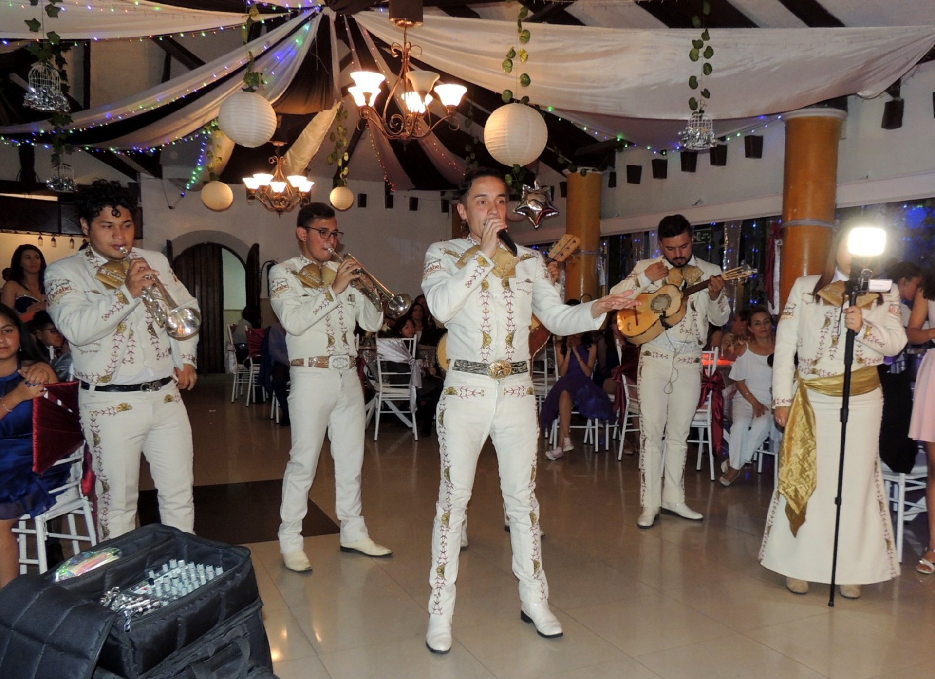 black and white bed linen