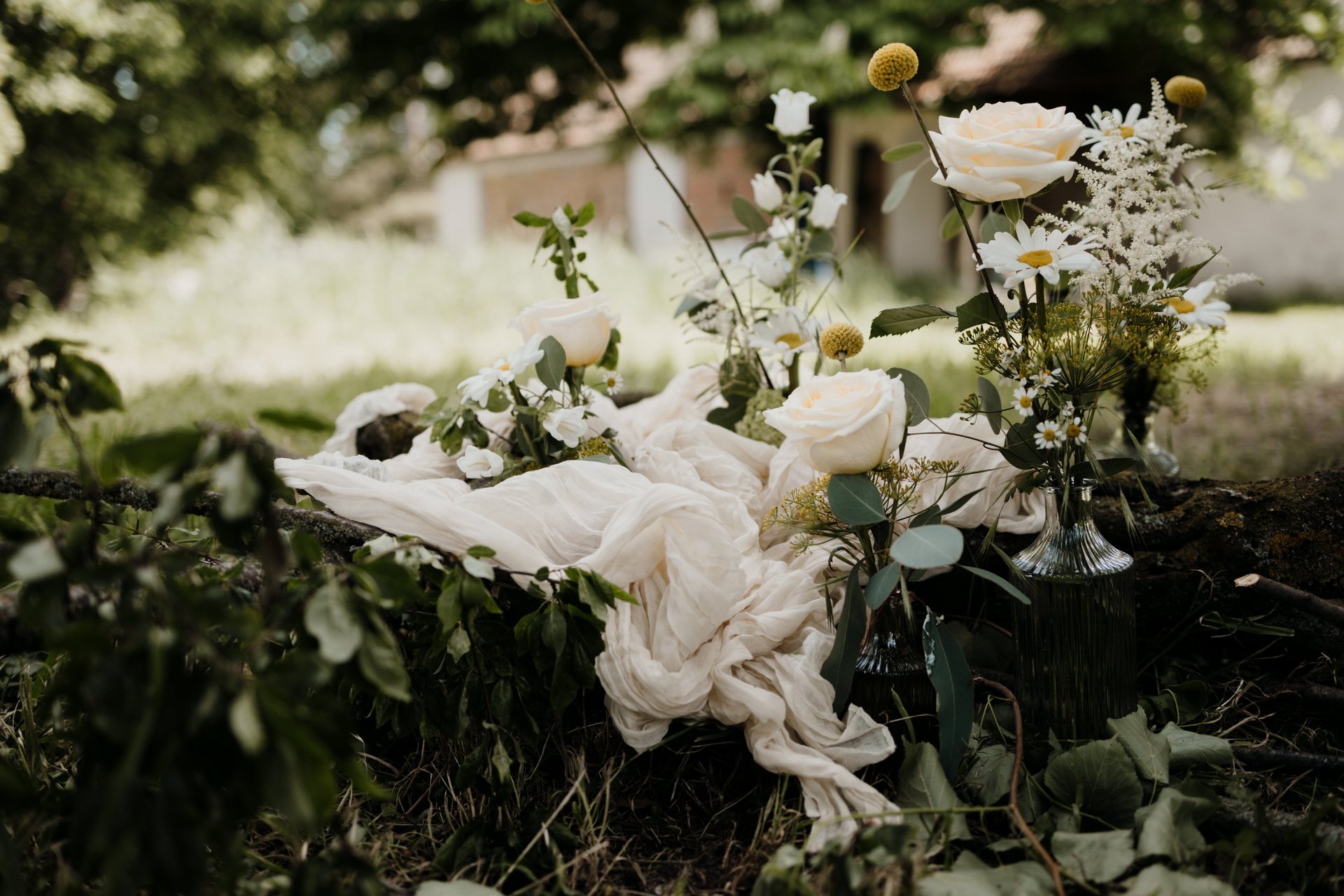 black and white bed linen