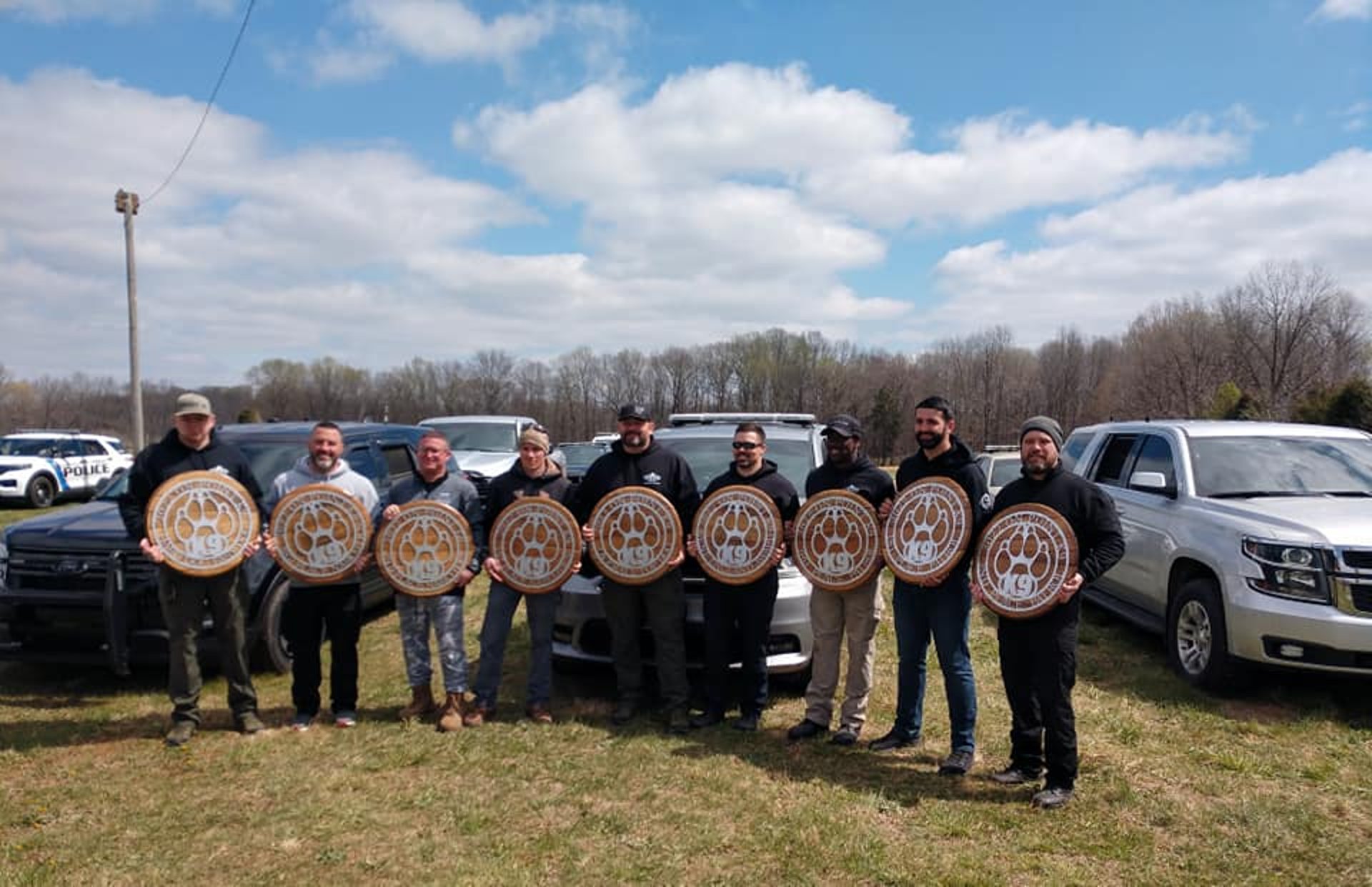 gray computer monitor