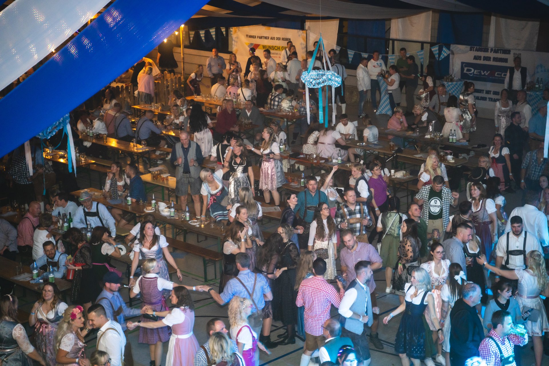 black and white bed linen