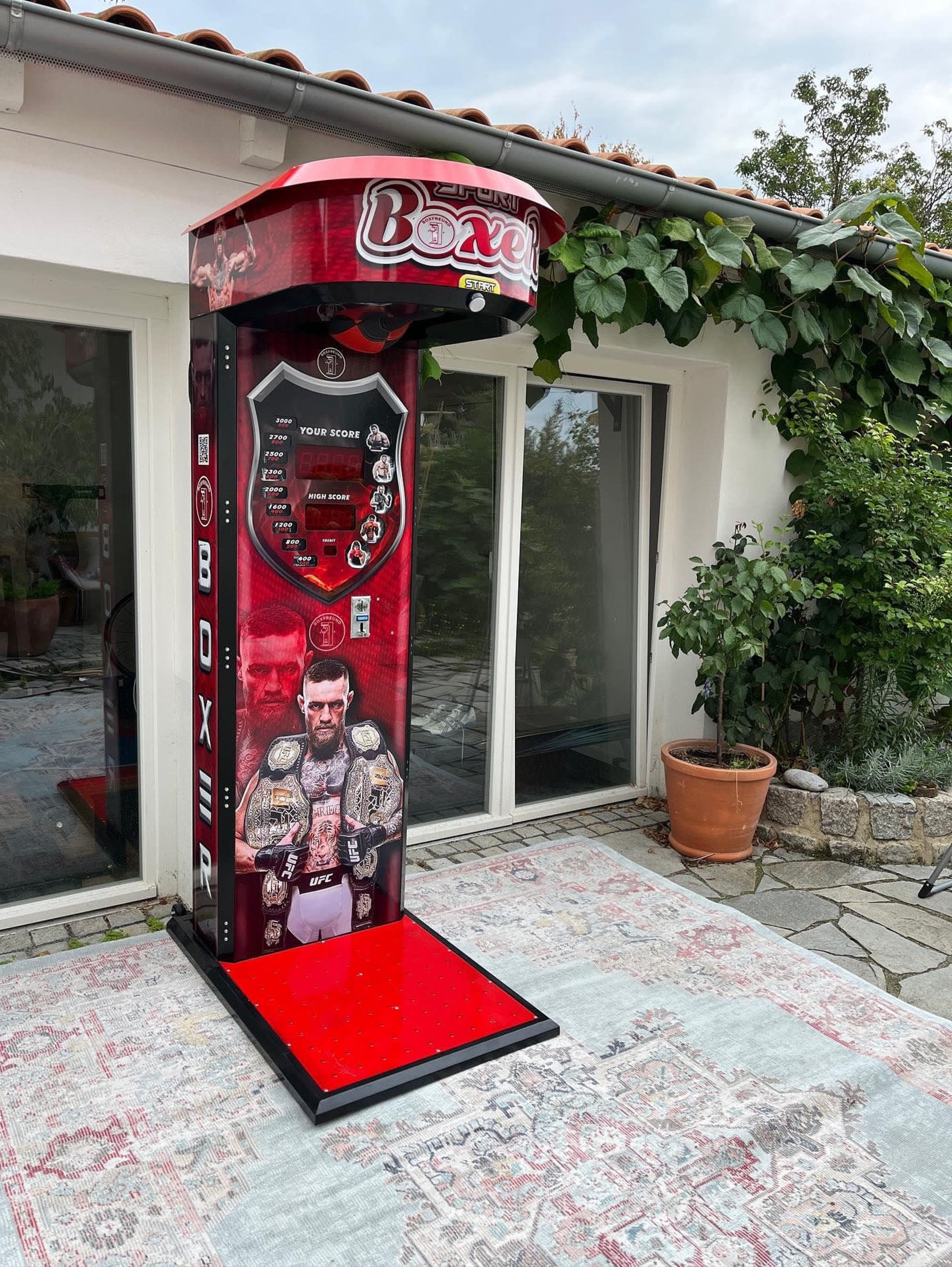 gray computer monitor