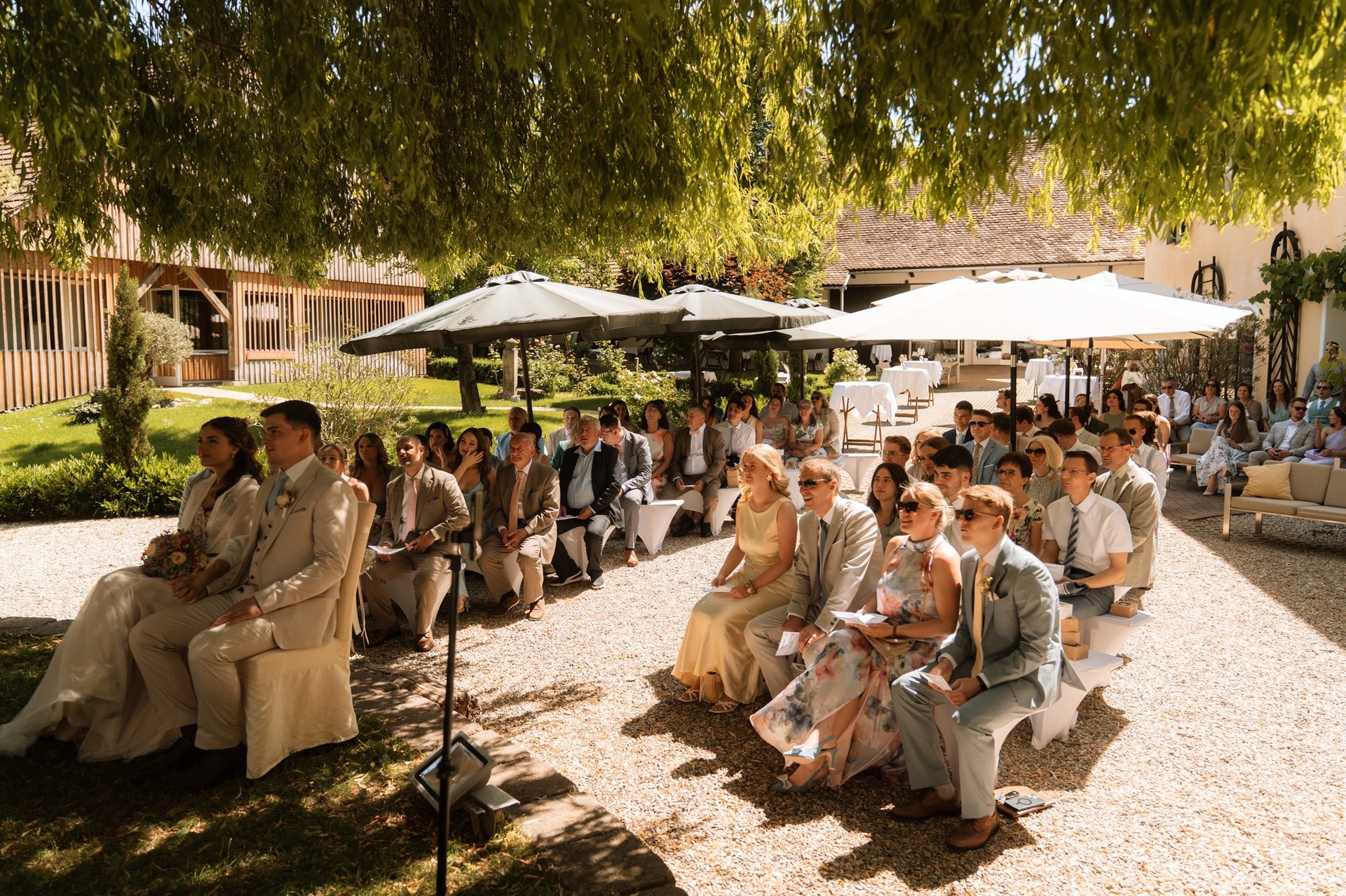 Heiraten im Schloss Gamlitz Hochzeitslocation Hochzeitsfotograf Steiermark Wien dokumentarisch Sophie Sara Fotografie