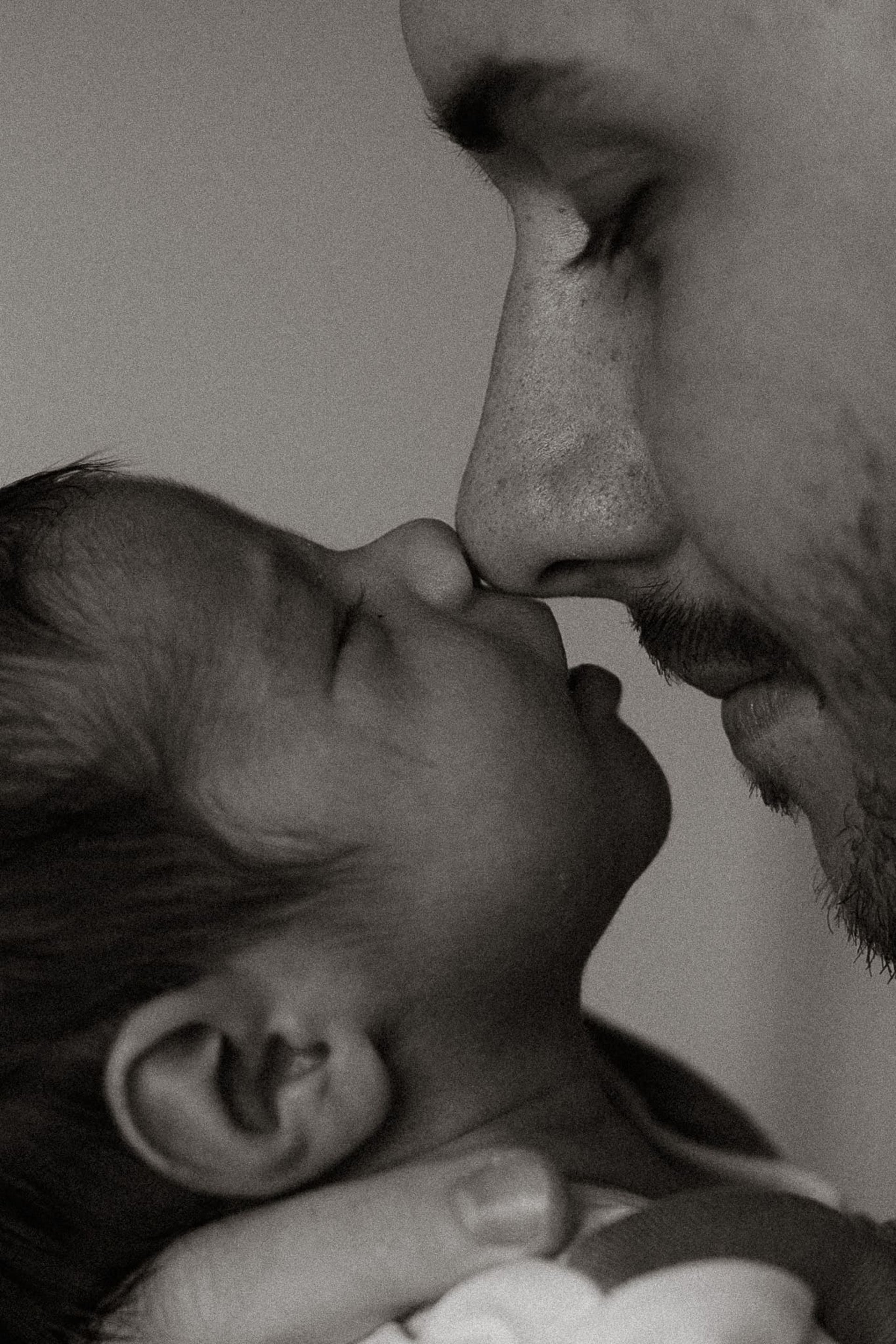 newborn homestory warme ästhetische natürliche babyfotos in wiener neustadt sophie sara fotografie