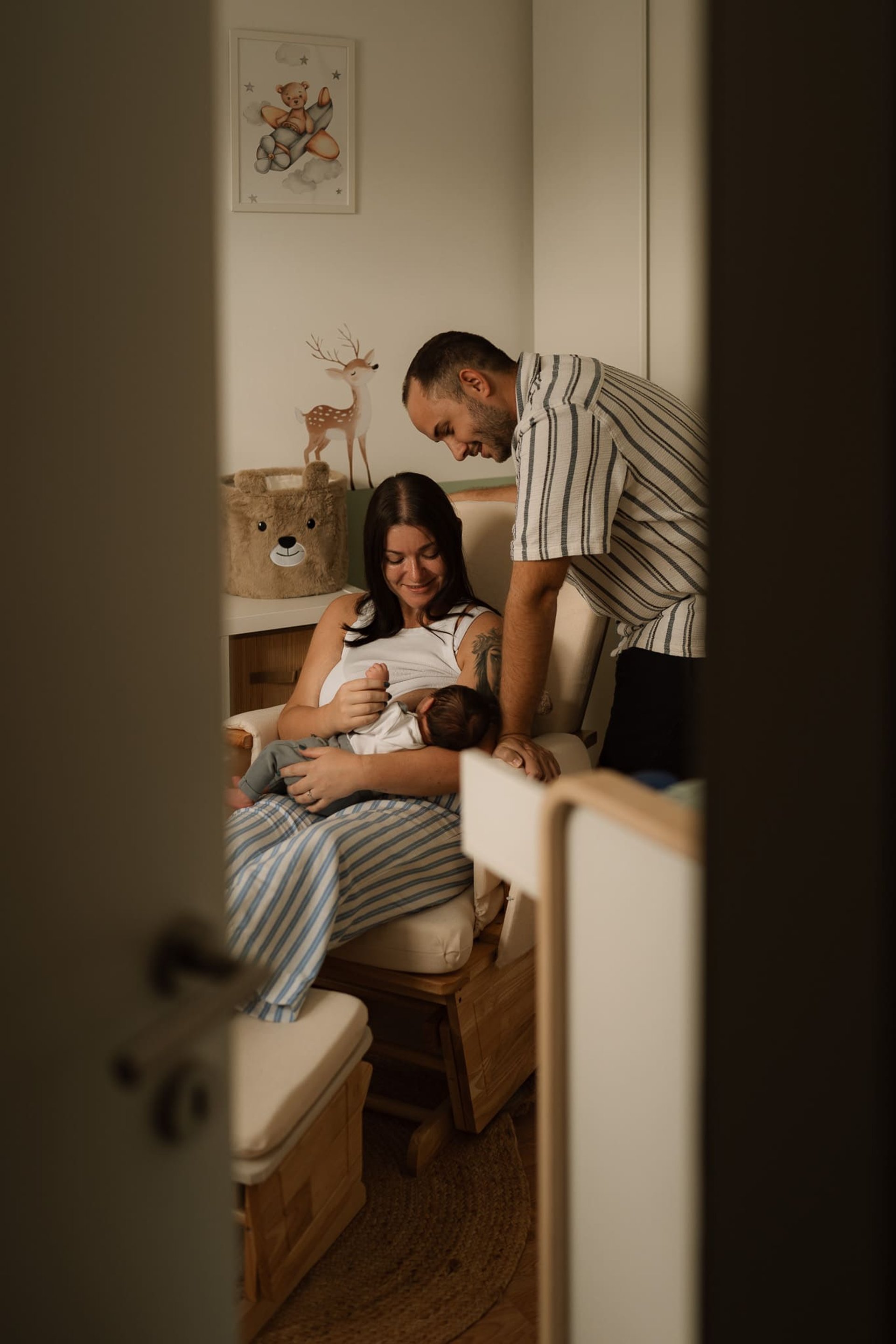 Neugeborenen Homstory warm ästhetisch in wiener Neustadt - Babyparty Geschenkidee in der Nähe - Familie mit Neugeborenem