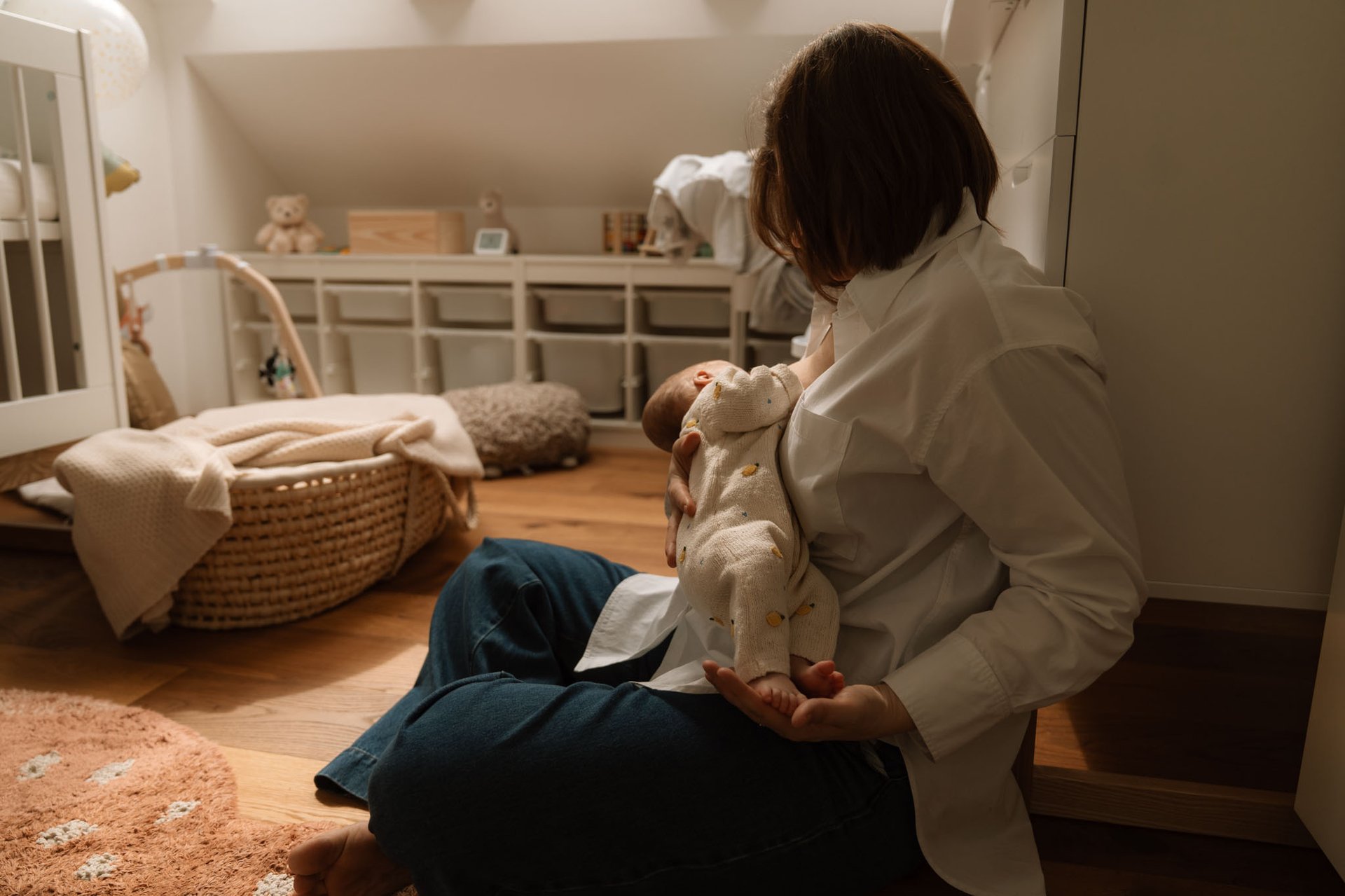 Newbornfotoshooting Babyfotos Neugeborenenfotos Fotograf Wien natürliche ungestellte storytelling cinematic Newbornfotoshoot