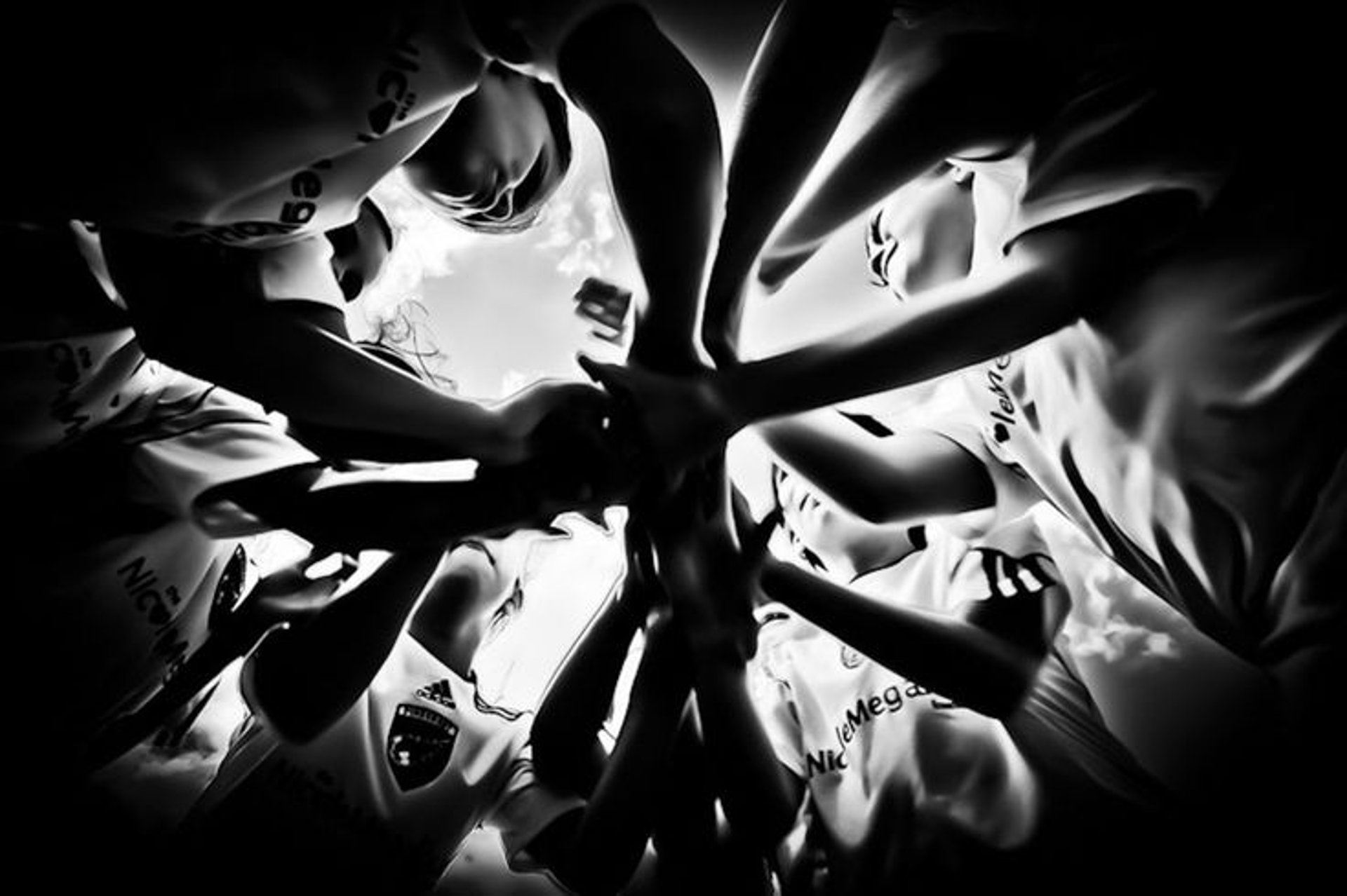 person holding black exercise rope